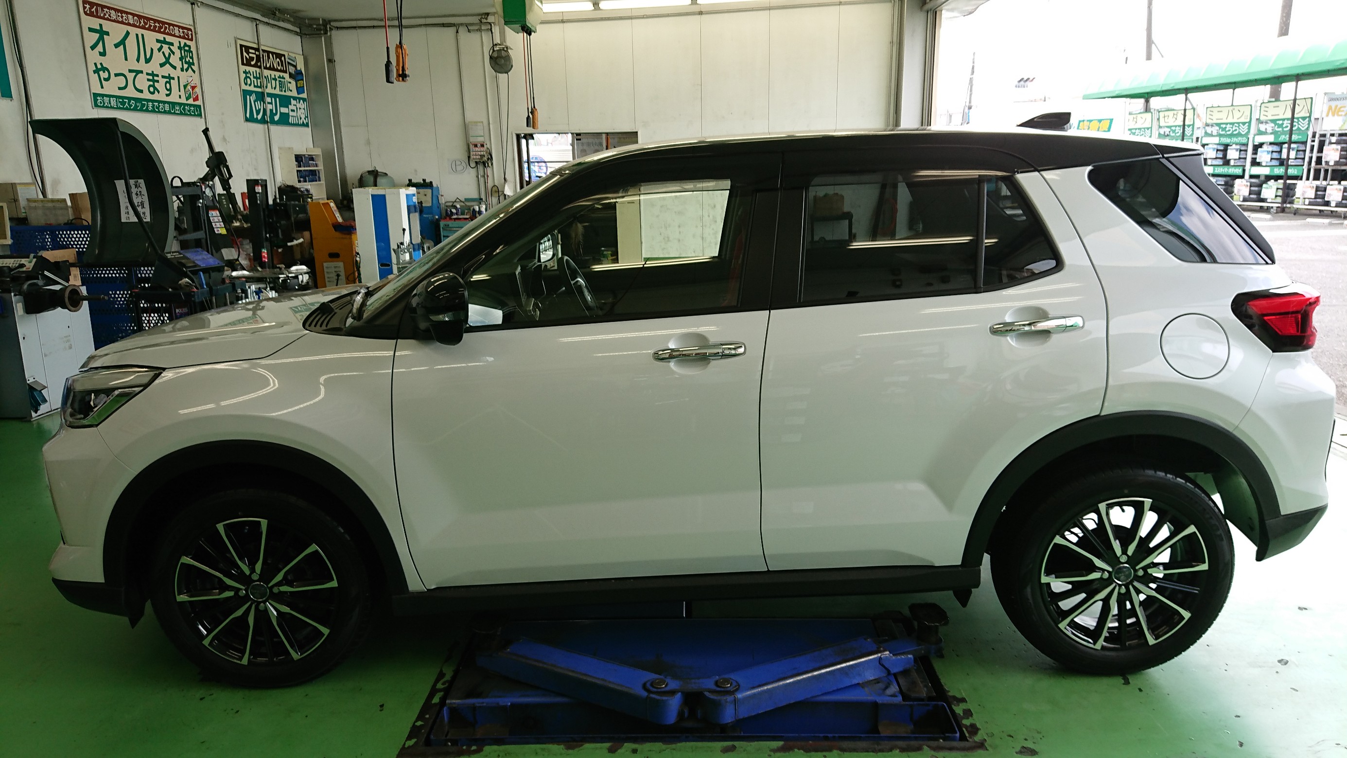 トヨタ・ライズ】スマック・ヴァルキリーに変えました！！ | 店舗お