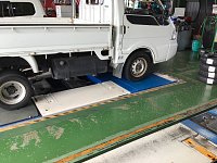 ボンゴトラックのタイヤ交換 | 店舗おススメ情報 | タイヤ館