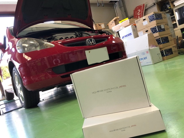 ホンダ フィット Gd１ に ハイスパークイグニッションコイル スパークプラグ 交換をしましたっ ホンダ フィット その他 パーツ取付 各種用品取付 技術サービス施工事例 タイヤ館 福岡東 タイヤからはじまる トータルカーメンテナンス タイヤ館グループ