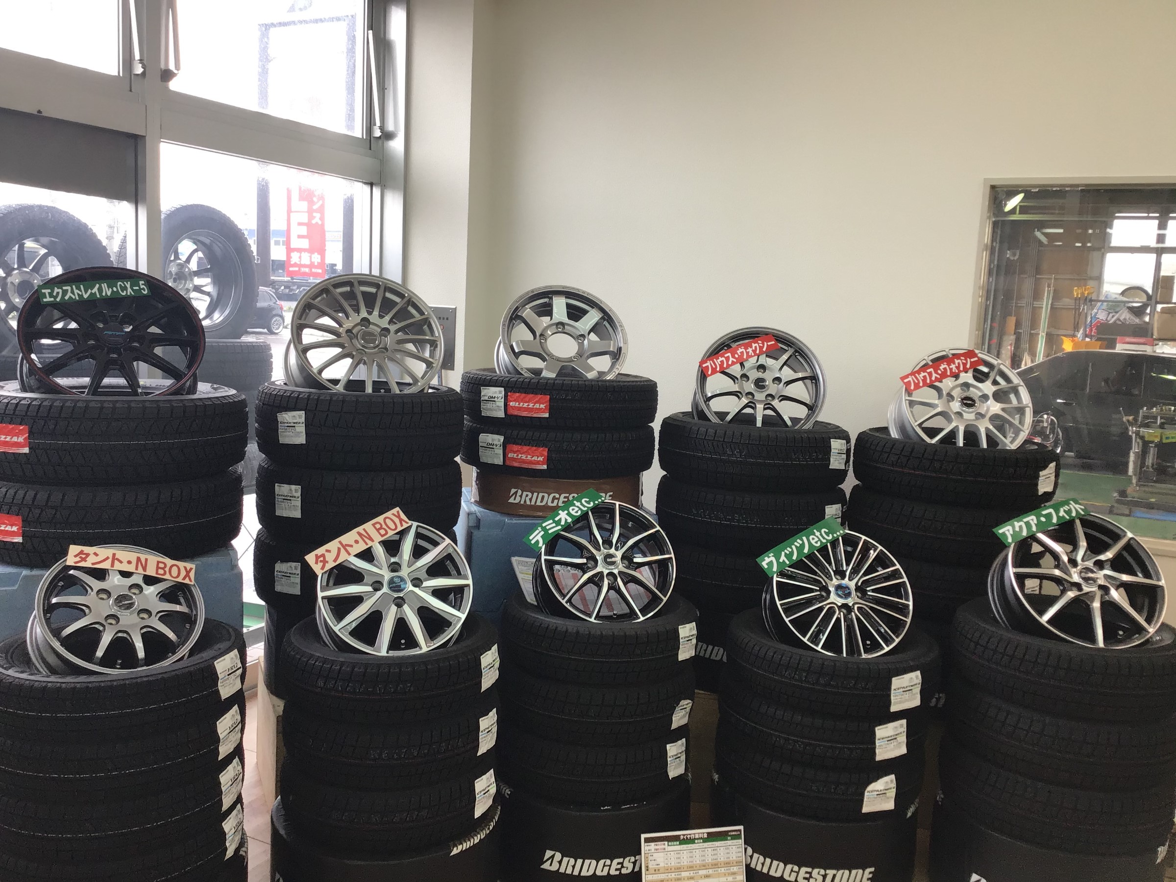 冬支度中です ホンダ N Box ホイール タイヤ ホイール関連 タイヤ ホイール交換 サービス事例 タイヤ館 ２７５ タイヤからはじまる トータルカーメンテナンス タイヤ館グループ
