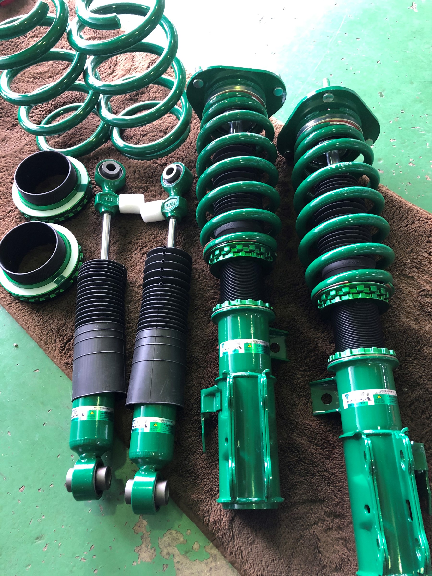 アルファードハイブリッド車高調 トヨタ アルファード ハイブリッド その他 パーツ取付 サスペンション取付 サービス事例 タイヤ館 姫路 兵庫県のタイヤ カー用品ショップ タイヤからはじまる トータルカーメンテナンス タイヤ館グループ