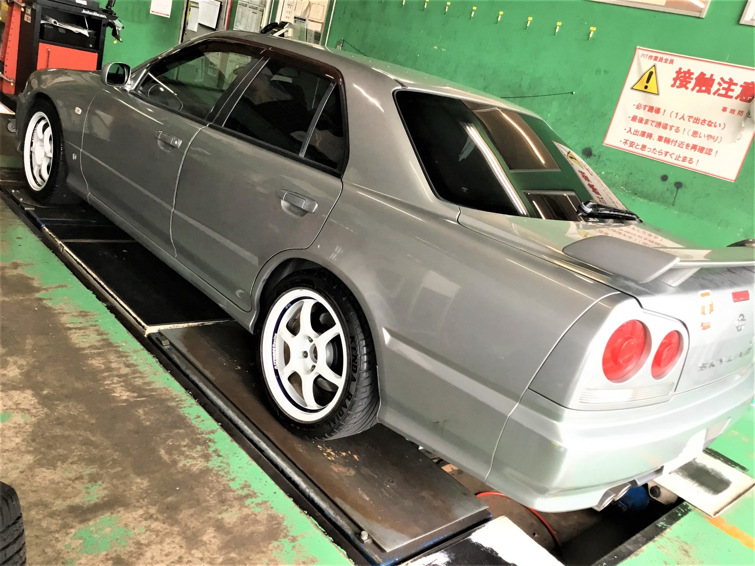 Er34型スカイライン 高性能オイルa S H で交換 日産 スカイライン メンテナンス商品 オイル関連 エンジンオイル交換 技術サービスブログ タイヤ館 鎌ヶ谷 千葉県のタイヤ カー用品ショップ タイヤからはじまる トータルカーメンテナンス タイヤ館グループ
