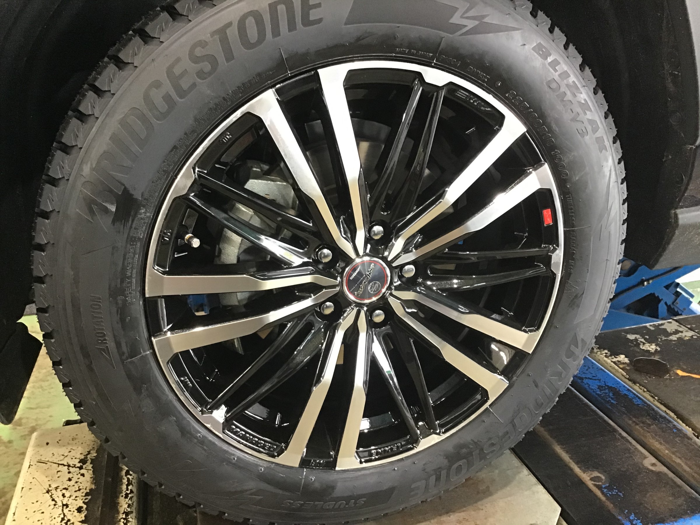トヨタ・RAV４ スタッドレスタイヤ＆アルミホイールセット取付
