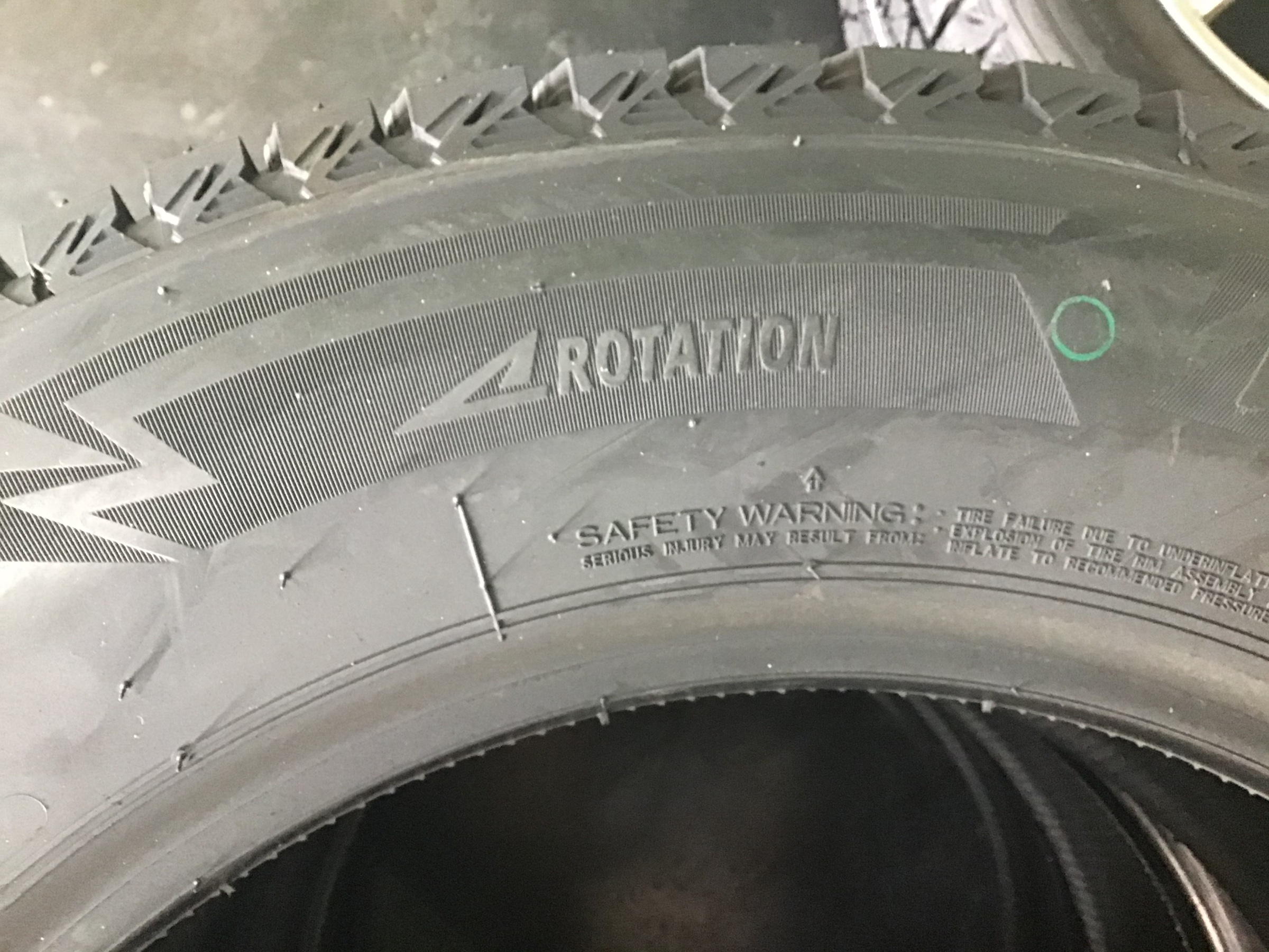 タイヤ交換時の注意 スタッフ日記 タイヤ館 しばた 新潟県のタイヤ カー用品ショップ タイヤからはじまる トータルカーメンテナンス タイヤ 館グループ