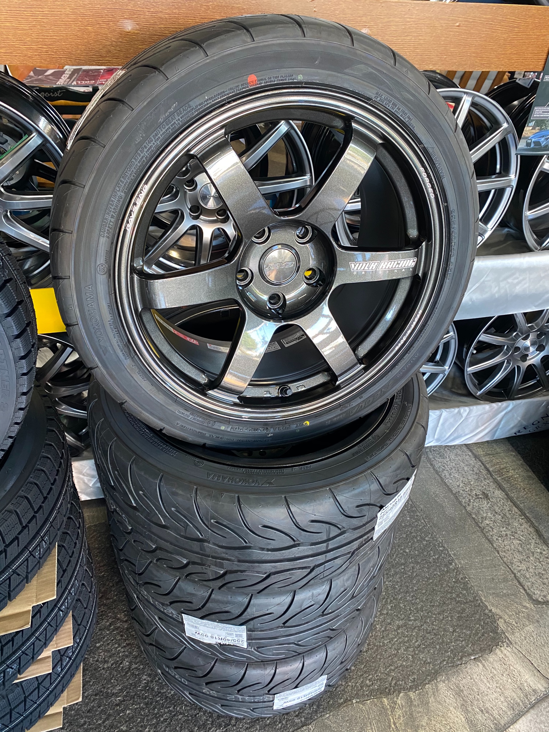 シビックタイプr レイズte37取付 ホンダ シビック ホイール タイヤ ホイール関連 タイヤ ホイール交換 サービス事例 タイヤ館 勝田 茨城県のタイヤ カー用品ショップ タイヤからはじまる トータルカーメンテナンス タイヤ館グループ
