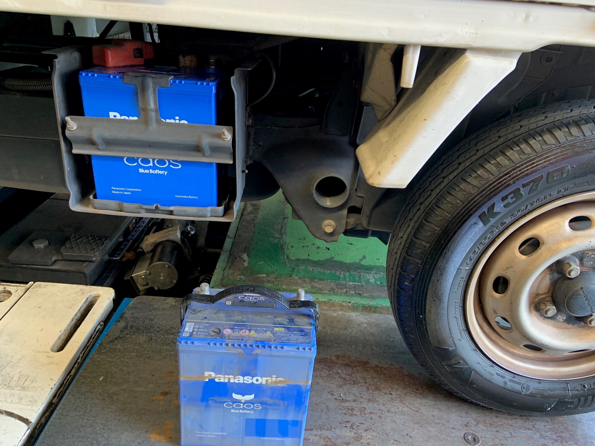 サンバー 軽トラ バッテリー交換 スバル サンバー メンテナンス商品 オイル関連 ワイパー交換 バッテリー交換 サービス事例 タイヤ館 古国府 タイヤからはじまる トータルカーメンテナンス タイヤ館グループ