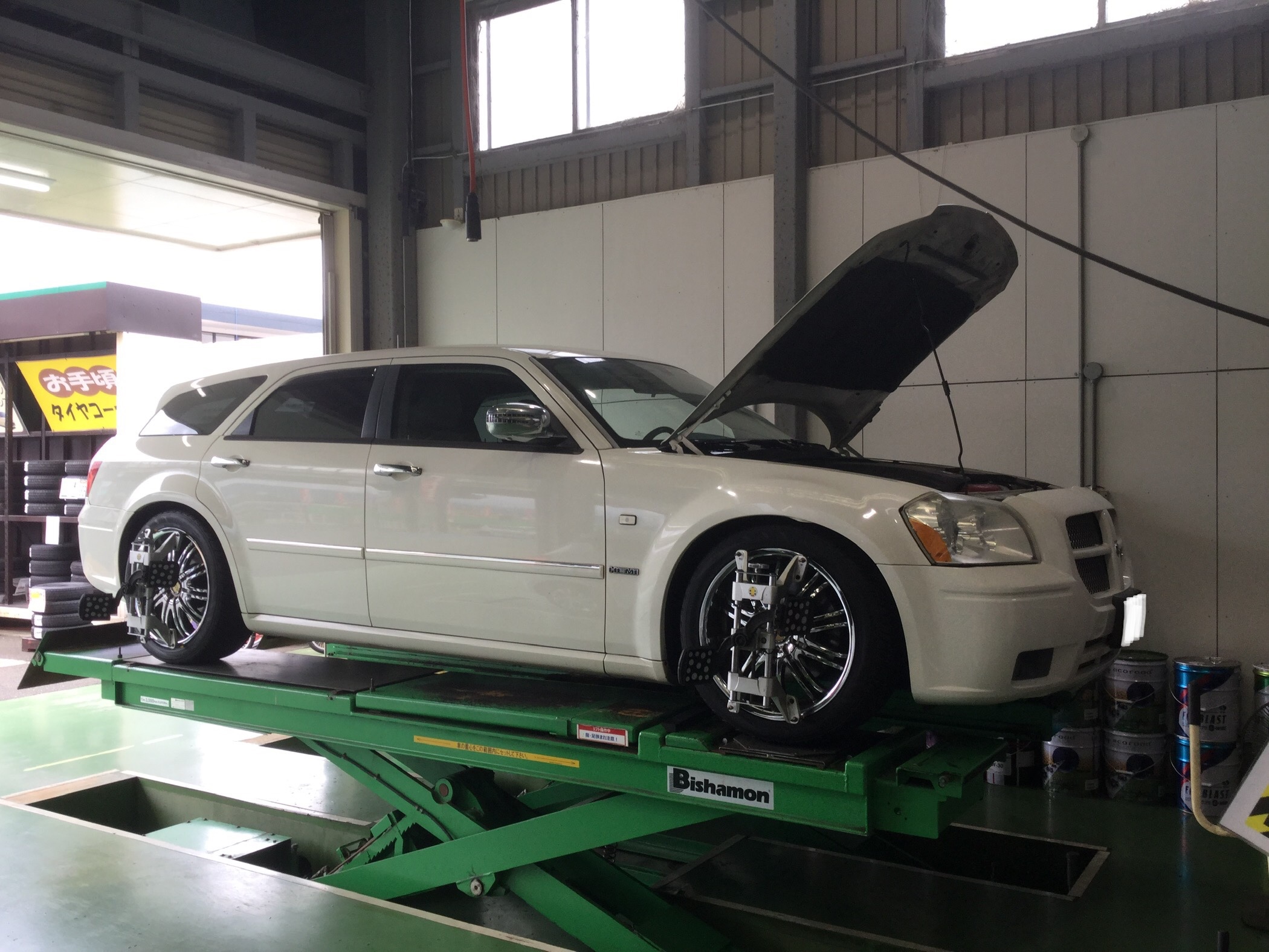ダッジ マグナム Hemi ダッジ タイヤ ホイール関連 4輪トータルアライメント調整 サービス事例 タイヤ館 次郎丸 タイヤからはじまる トータルカーメンテナンス タイヤ館グループ