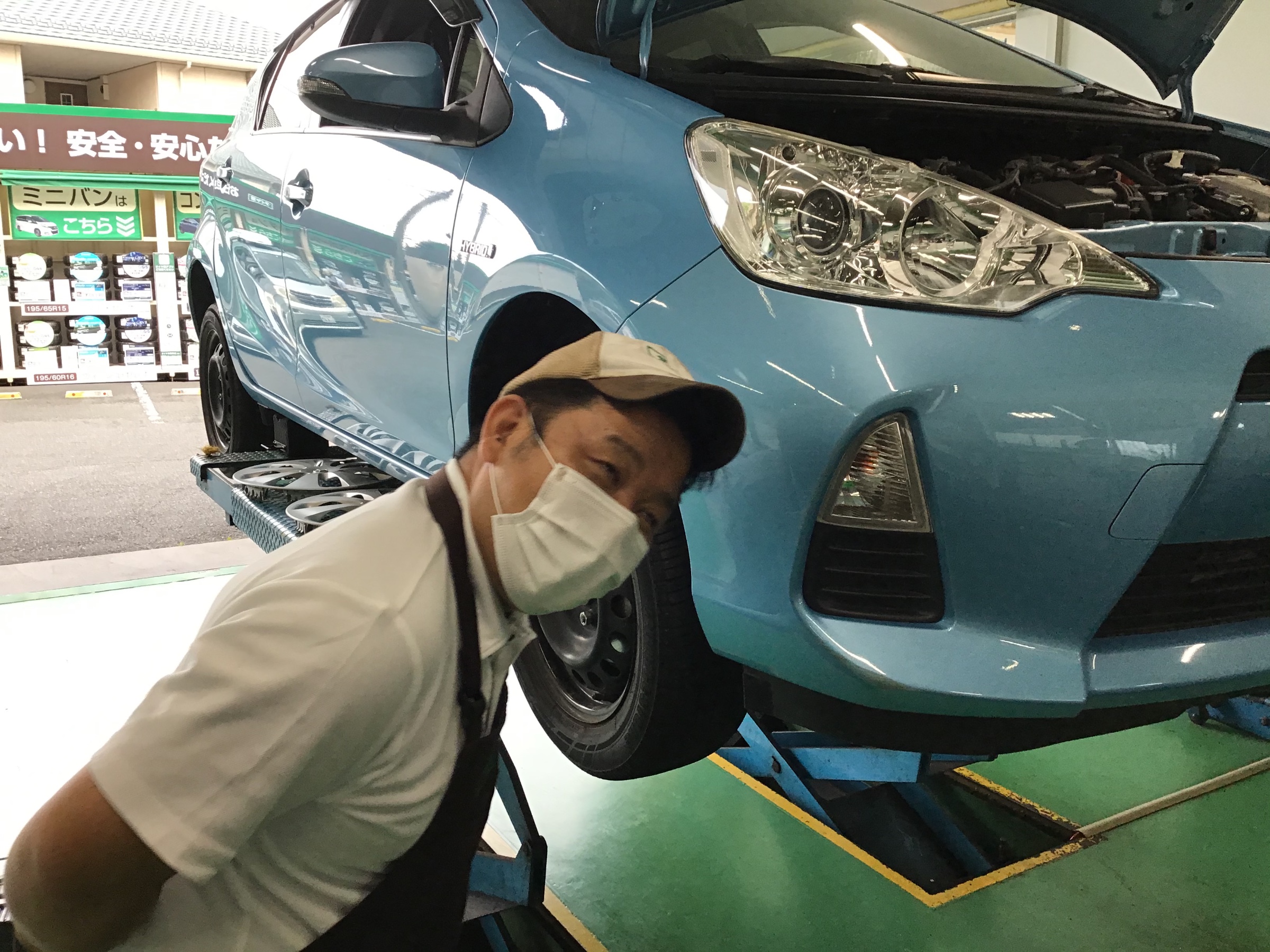 意外にダメージあります ﾟdﾟ トヨタ アクア タイヤ タイヤ ホイール関連 4輪トータルアライメント調整 サービス事例 タイヤ館 大船 神奈川県のタイヤ カー用品ショップ タイヤからはじまる トータルカーメンテナンス タイヤ館グループ