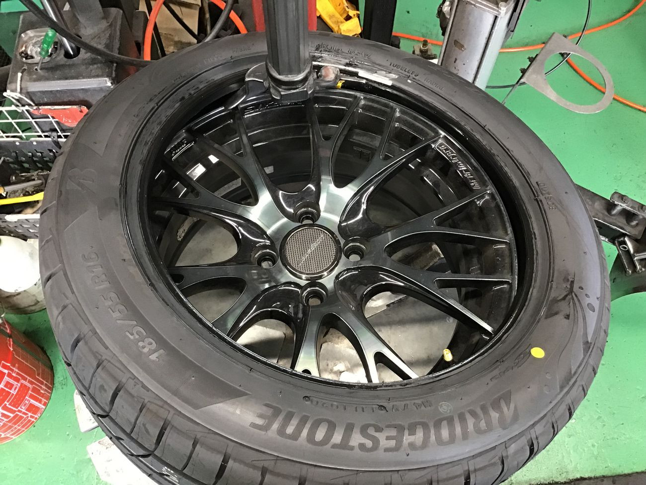 スズキ「スイフト」ZC83S タイヤ交換 185/55Ｒ16 | スズキ スイフト