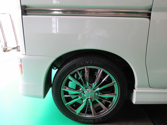 スズキのワゴンRステングレーに付いてる車庫調をダイハツ