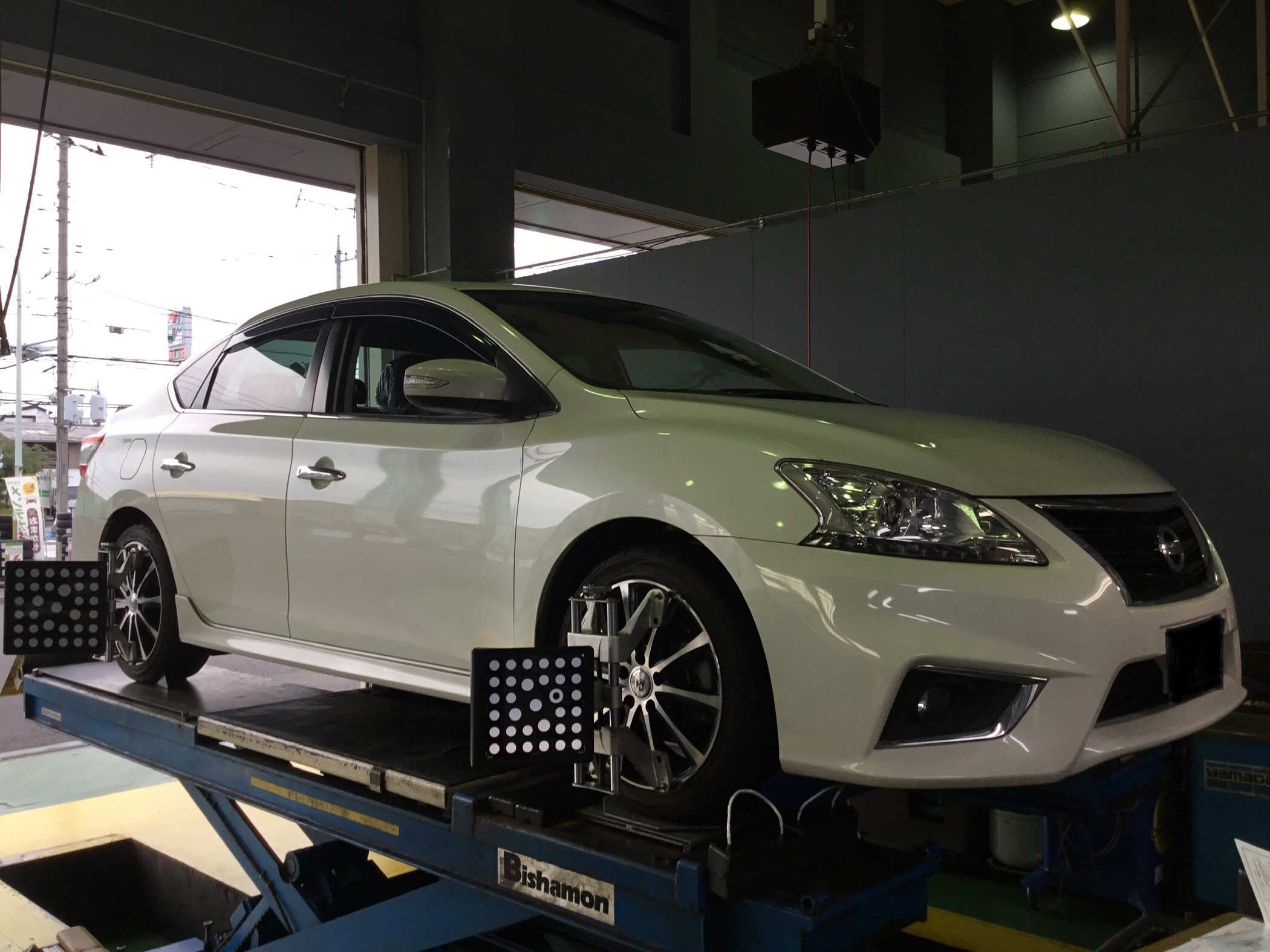 日産シルフィ用車高調キット2013年式TB17に装着 LARGUS ONLINE SHOP / ニッサン シルフィ TB17 2WD SpecS 車高調