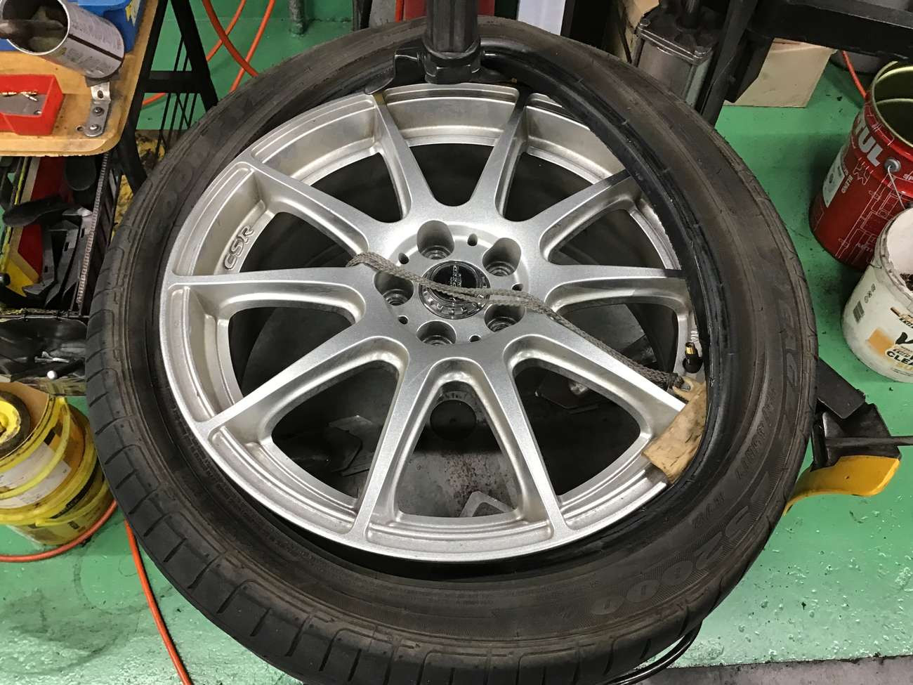 トヨタ「プリウス」30系 タイヤ交換 215/45R17 | トヨタ プリウス