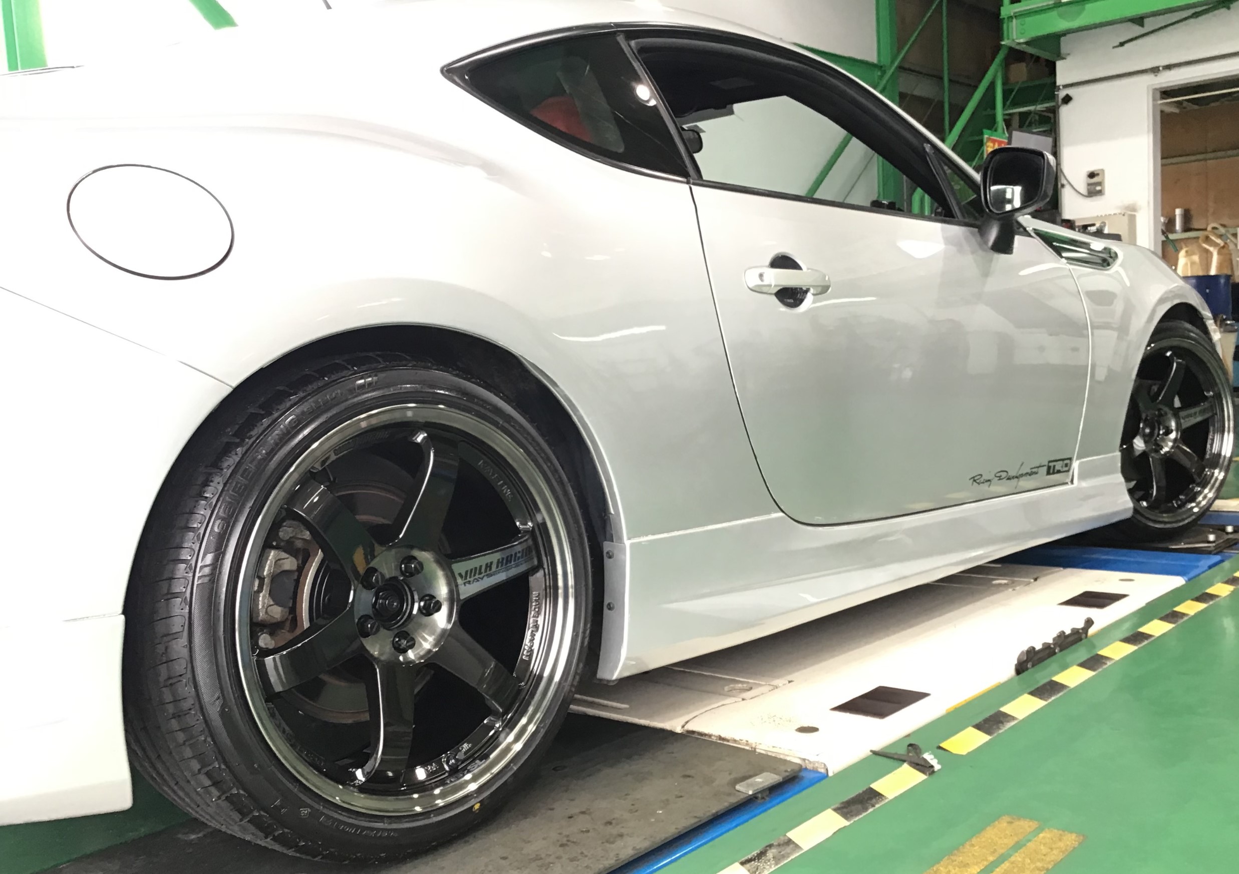 86ホイール交換・車高調取付！！ | 店舗おススメ情報 | タイヤ