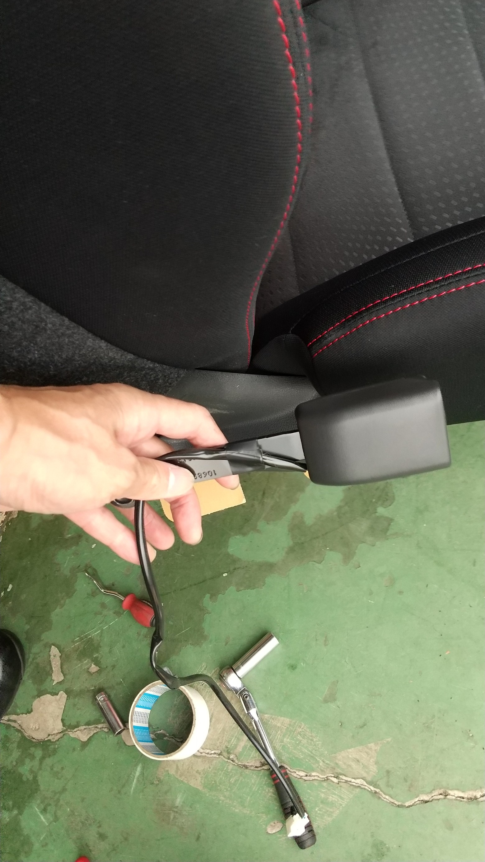 100 ％品質保証 RECAROフルバケットシートです。シートレールシート