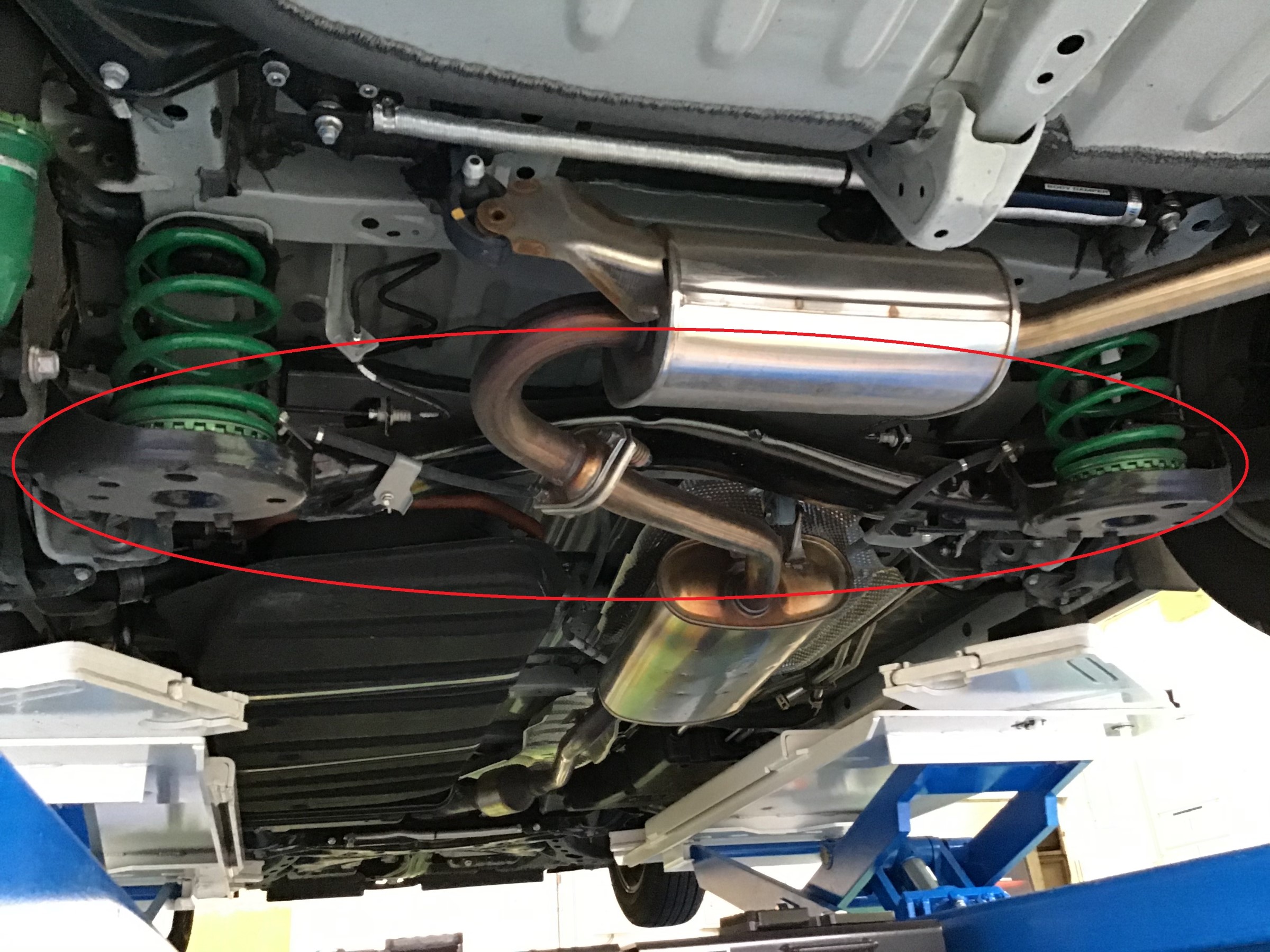 トヨタ VOXY(ZRR80W) クスコ リア・スタビバー取付け | 店舗お