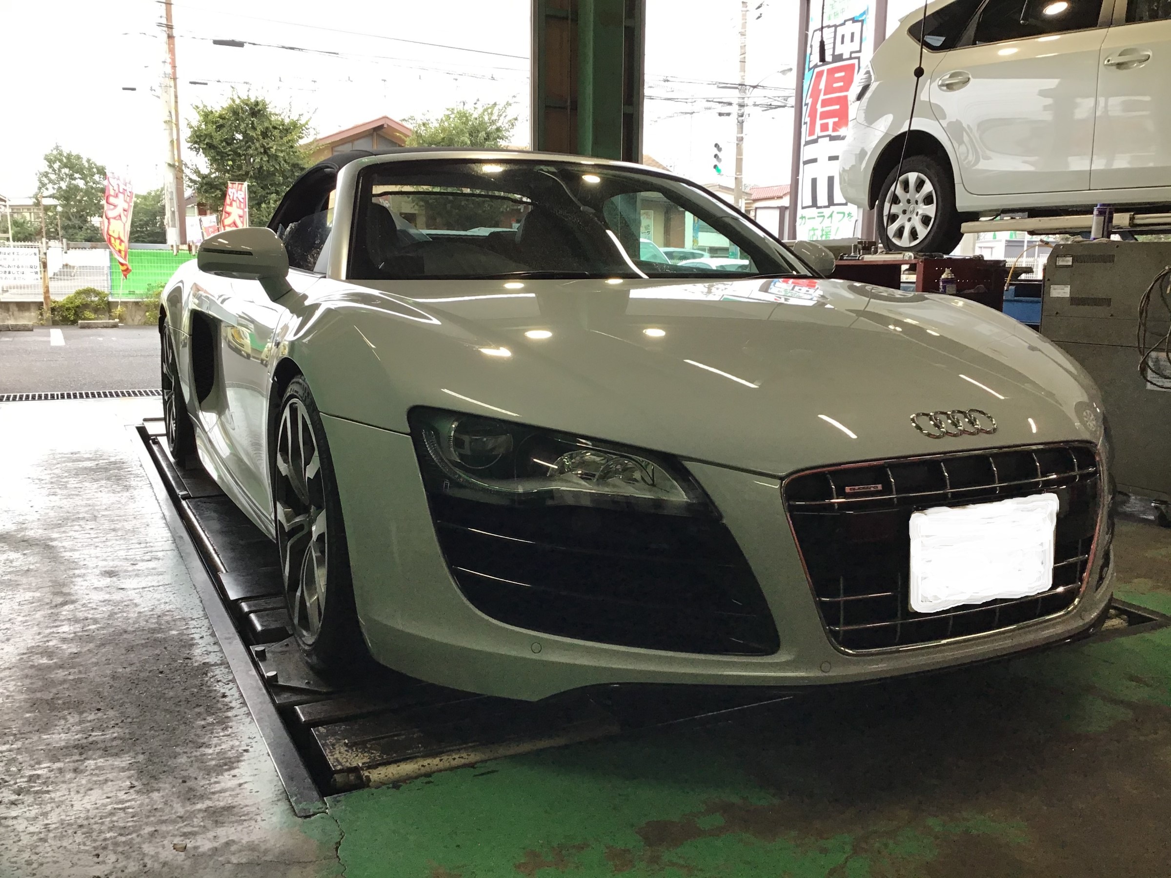 Audi アウディ R8のアライメント測定 調整作業 彡 アウディ R8スパイダー タイヤ タイヤ ホイール関連 4輪トータルアライメント調整 技術サービスブログ タイヤ館 鎌ヶ谷 千葉県のタイヤ カー用品ショップ タイヤからはじまる トータルカーメンテナンス