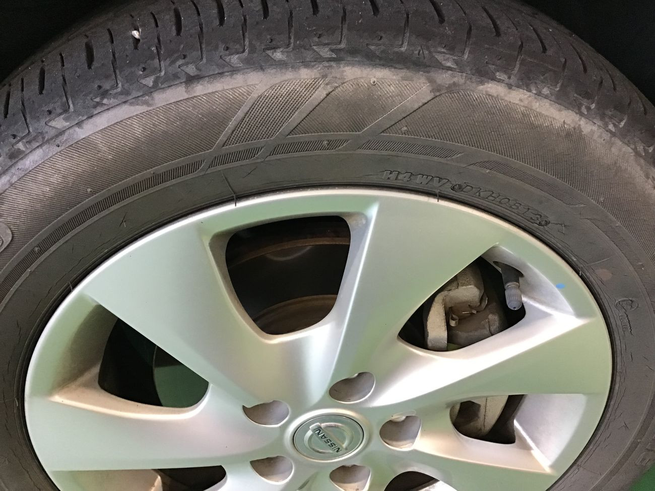 日産「セレナ」C26 タイヤ交換 195/60R16 | 日産 セレナ タイヤ タイヤ