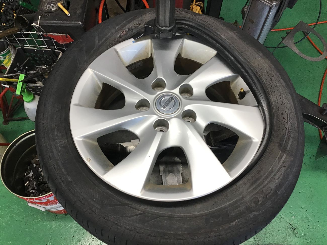 日産「セレナ」C26 タイヤ交換 195/60R16 | 日産 セレナ タイヤ タイヤ