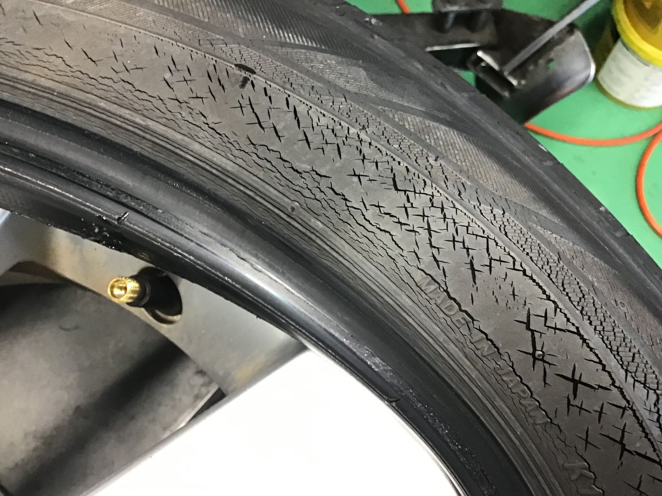 日産「セレナ」C26 タイヤ交換 195/60R16 | 日産 セレナ タイヤ タイヤ