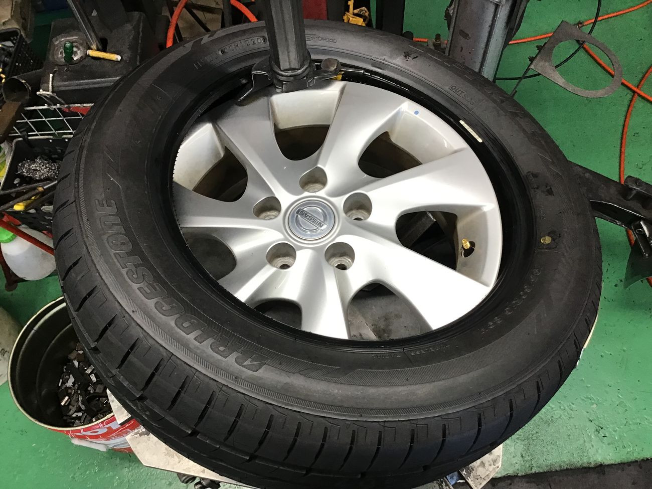 日産「セレナ」C26 タイヤ交換 195/60R16 | 日産 セレナ タイヤ タイヤ