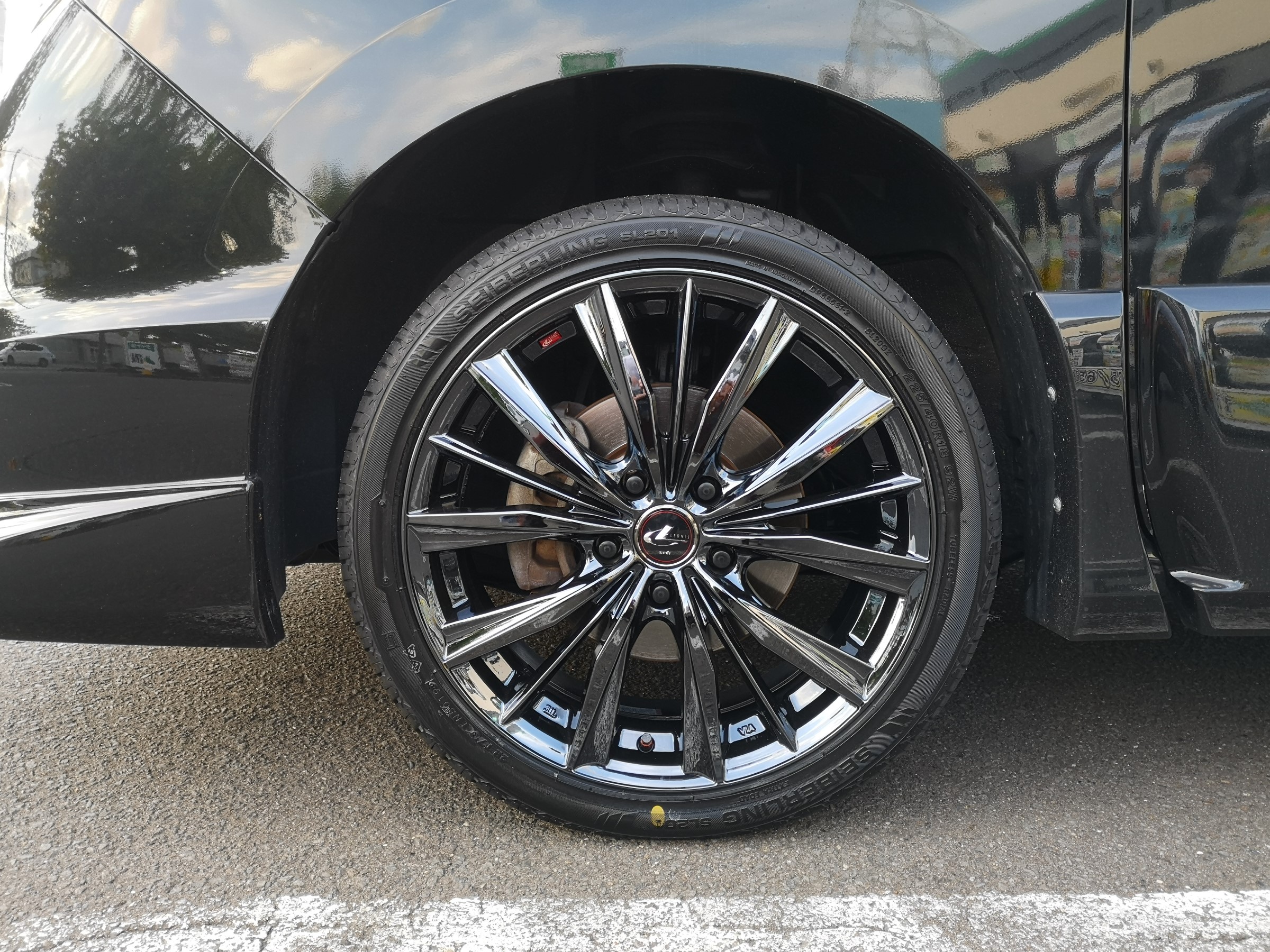 経典ブランド レオニス18 5／114＋サマータイヤ 225／40R18 ヴォクシー