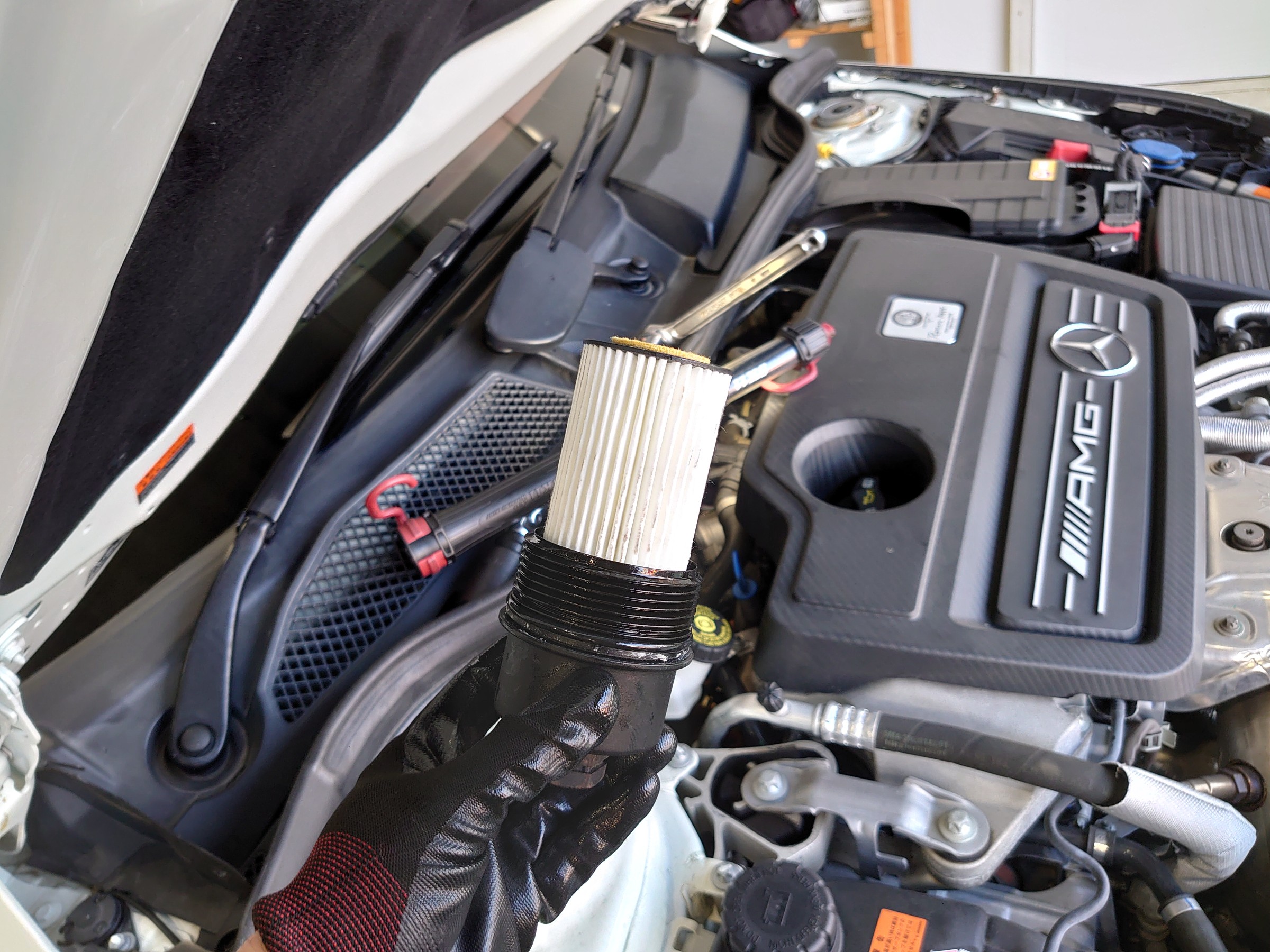 Mercedes Benz Cla 45 Amg エンジンオイル交換しました Amg Cla45 メンテナンス商品 オイル関連 エンジン オイル交換 技術サービス施工事例 タイヤ館 福岡東 タイヤからはじまる トータルカーメンテナンス タイヤ館グループ