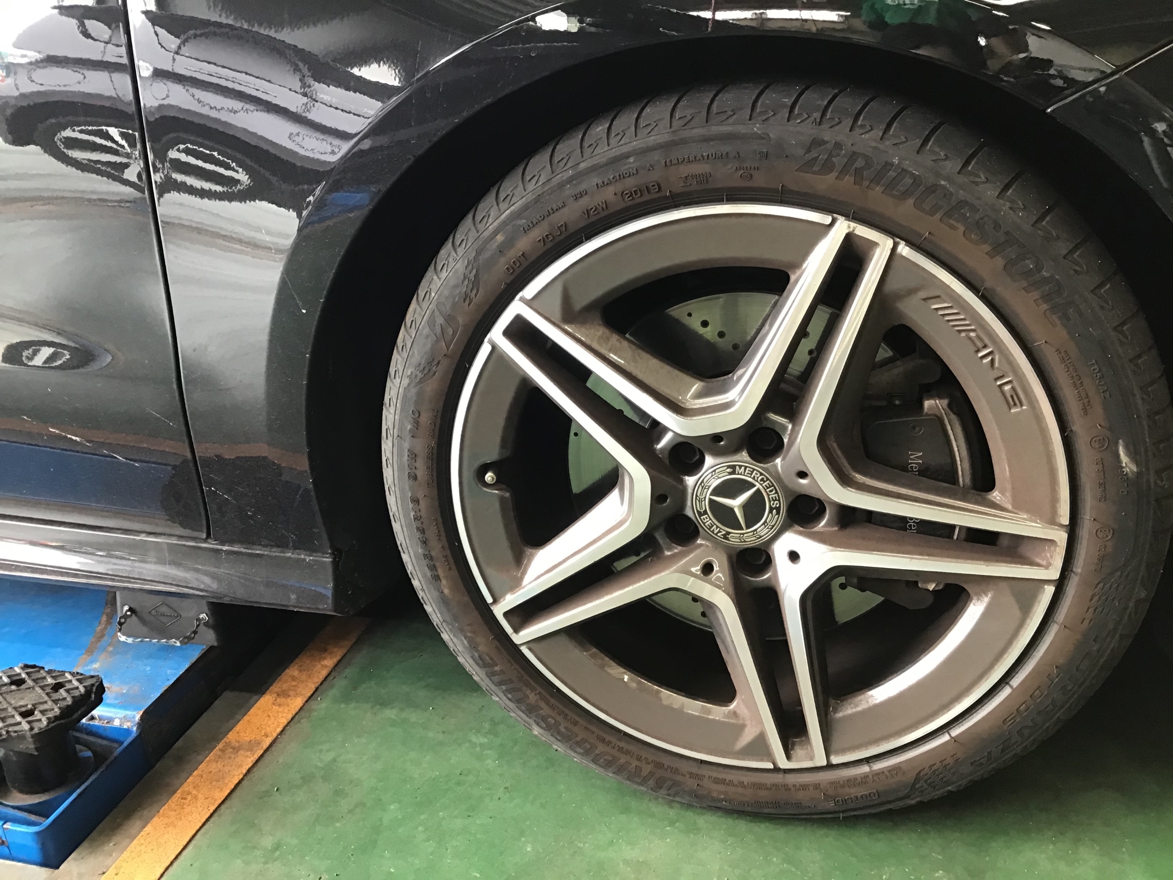 修理できないパンク メルセデス ベンツ タイヤ タイヤ ホイール関連 タイヤ ホイール交換 サービス事例 タイヤ館 秋田東通 タイヤからはじまる トータルカーメンテナンス タイヤ館グループ