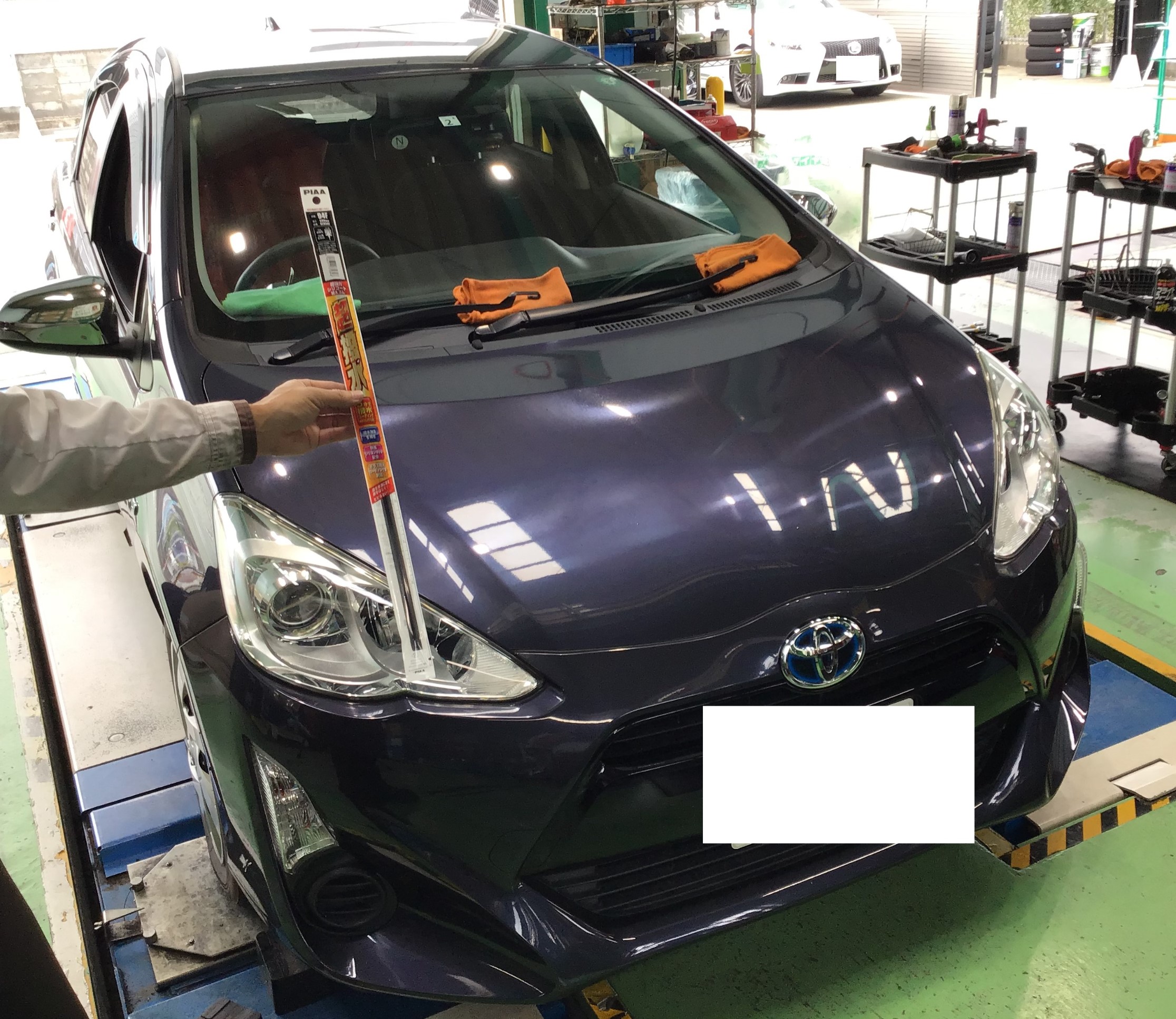 トヨタ アクア Nhp10 ワイパー交換 スタッフ日記 タイヤ館 外環伏見 タイヤからはじまる トータルカーメンテナンス タイヤ館グループ
