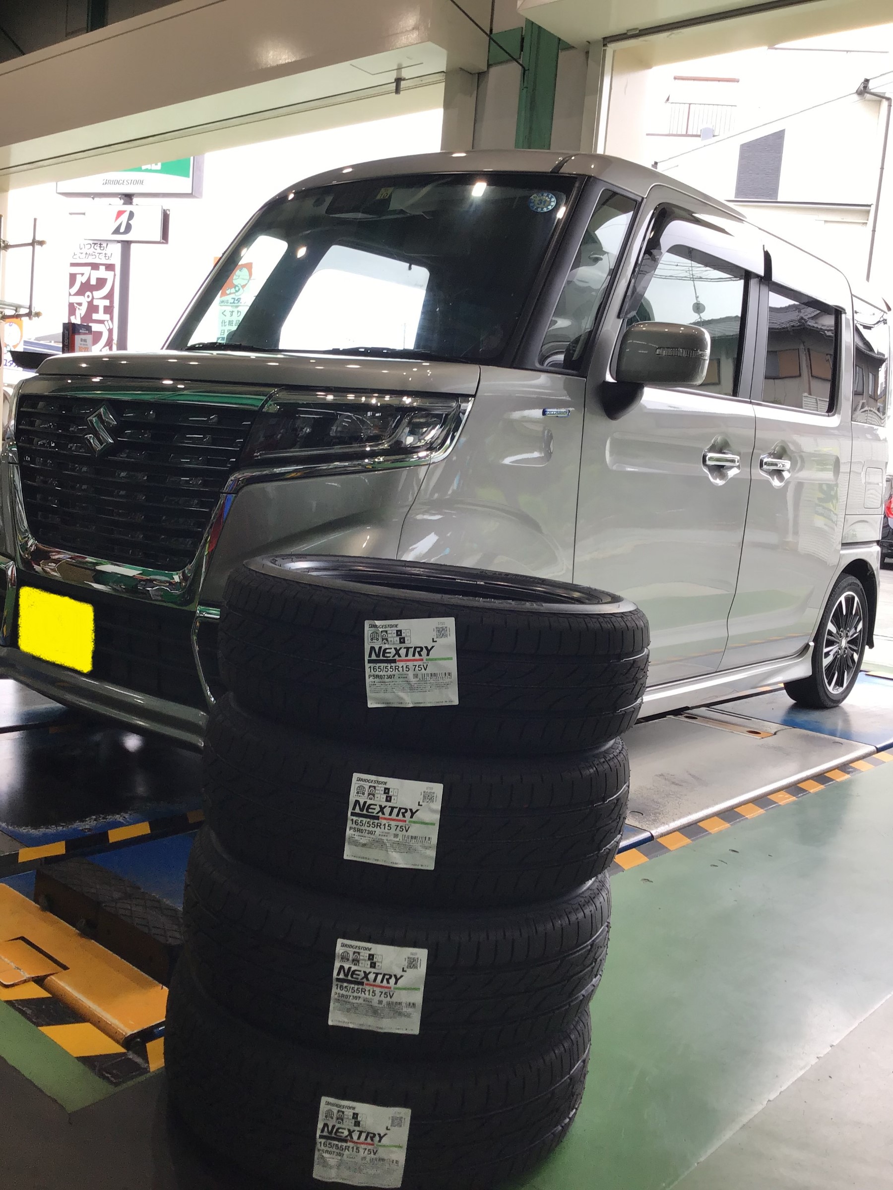 スズキ スペーシアカスタム Daa Mk42 タイヤ交換 スズキ スペーシアカスタム タイヤ タイヤ ホイール関連 タイヤ ホイール交換 スタッフ日記 タイヤ館 長岡京 京都府 滋賀県のタイヤからはじまる トータルカーメンテナンス タイヤ館グループ