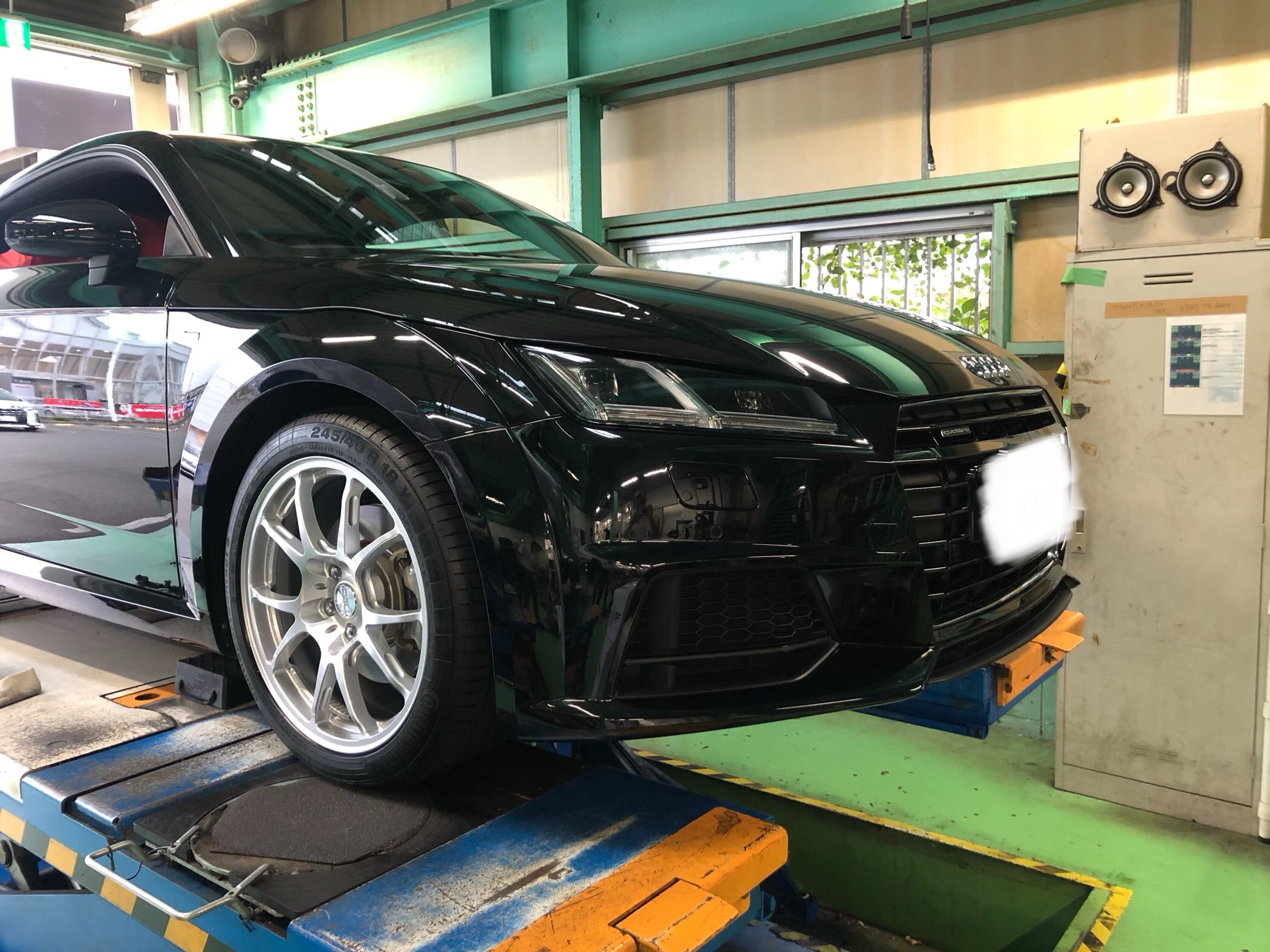 アウディTTにTWS Mortorsports T-66-F18インチグロスシルバー