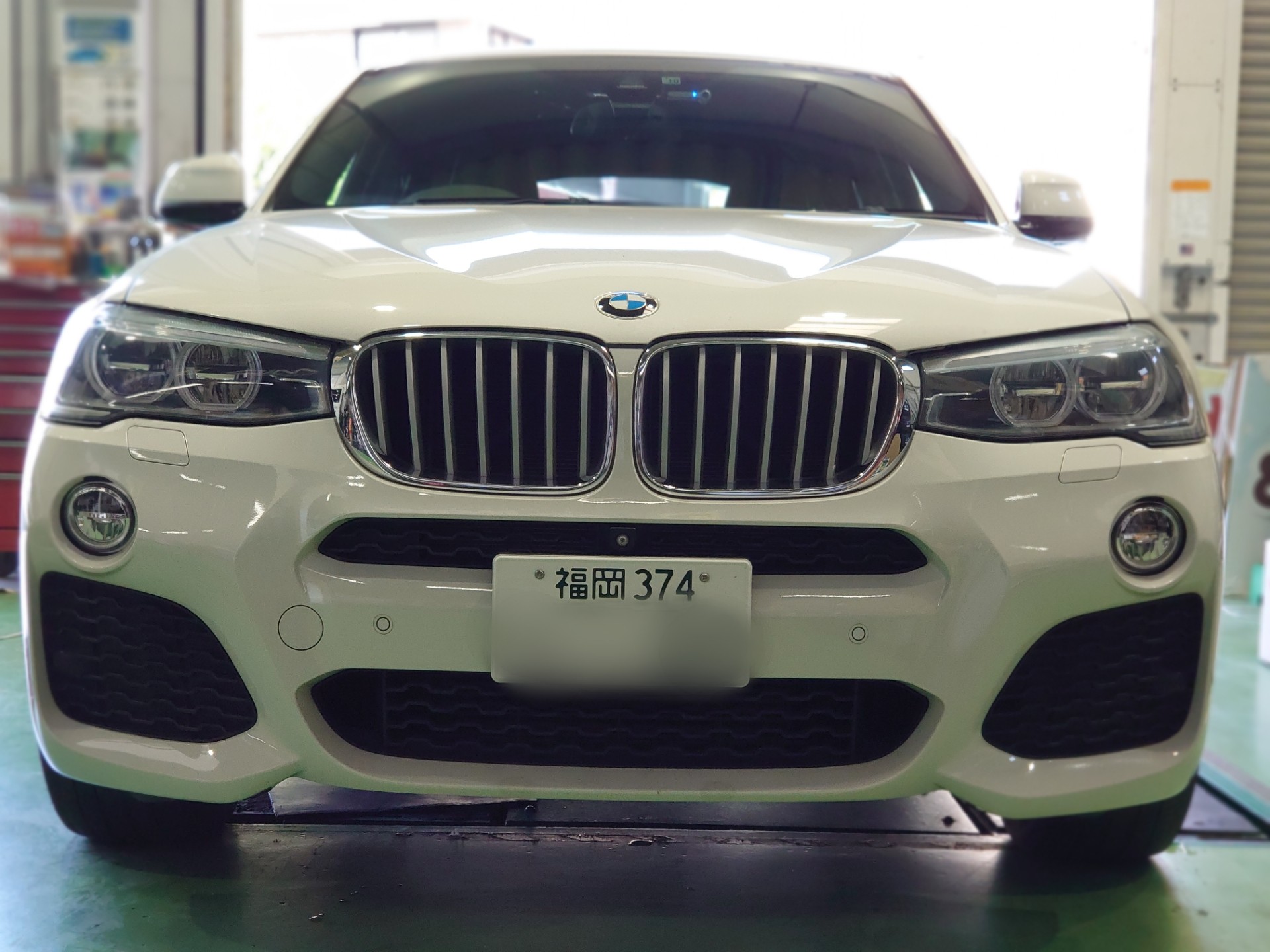 BMW F26 x4 フロントグリル 交換しました♪ | BMW X4 その他 外装・内装取付 > エアロ取付 | 技術サービス施工事例 | タイヤ館  福岡東 | タイヤからはじまる、トータルカーメンテナンス タイヤ館グループ