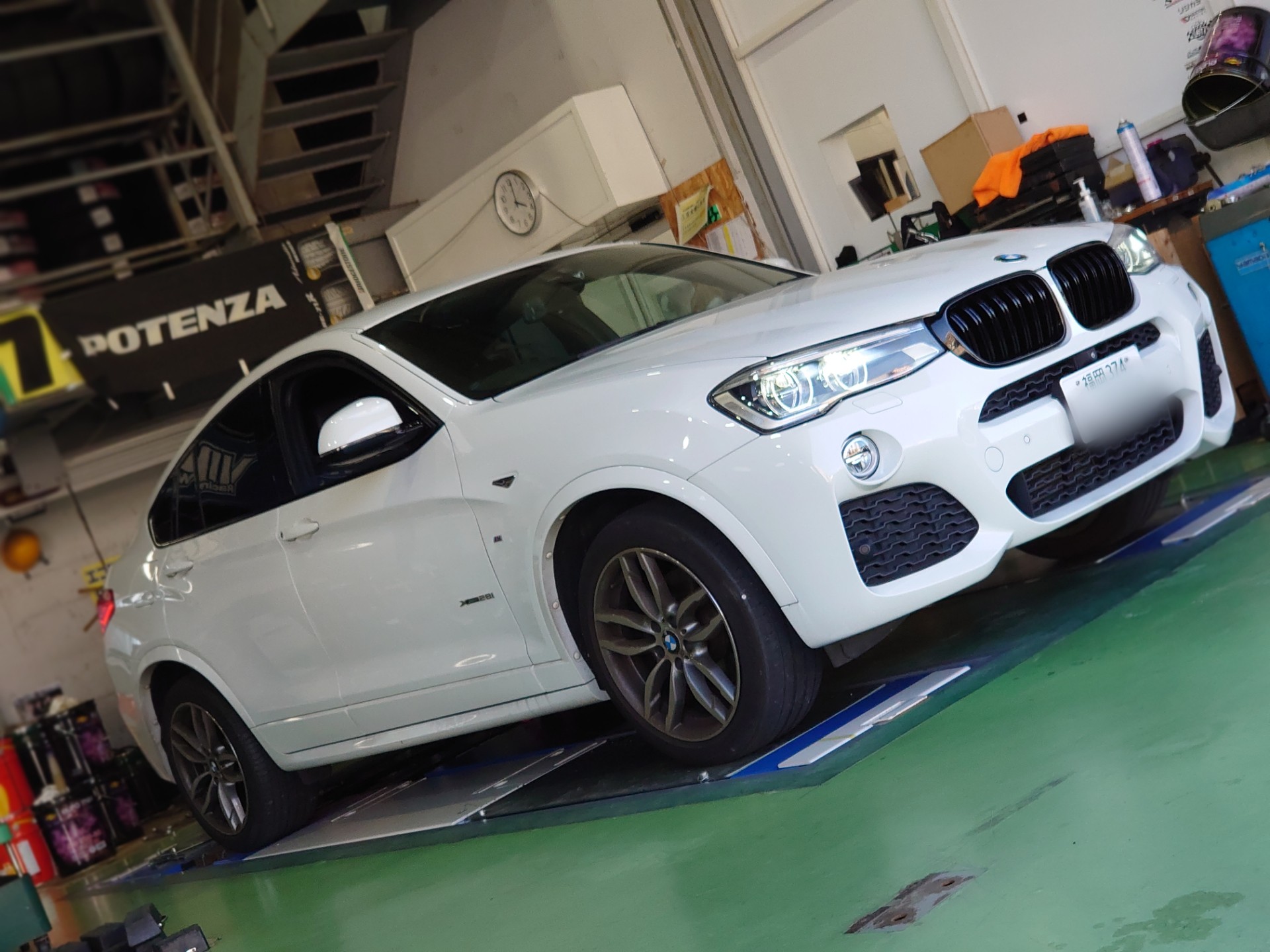 Bmw F26 X4 エンジンオイル交換しました Bmw X4 メンテナンス商品 オイル関連 エンジンオイル交換 技術サービス施工事例 タイヤ館 福岡東 タイヤからはじまる トータルカーメンテナンス タイヤ館グループ