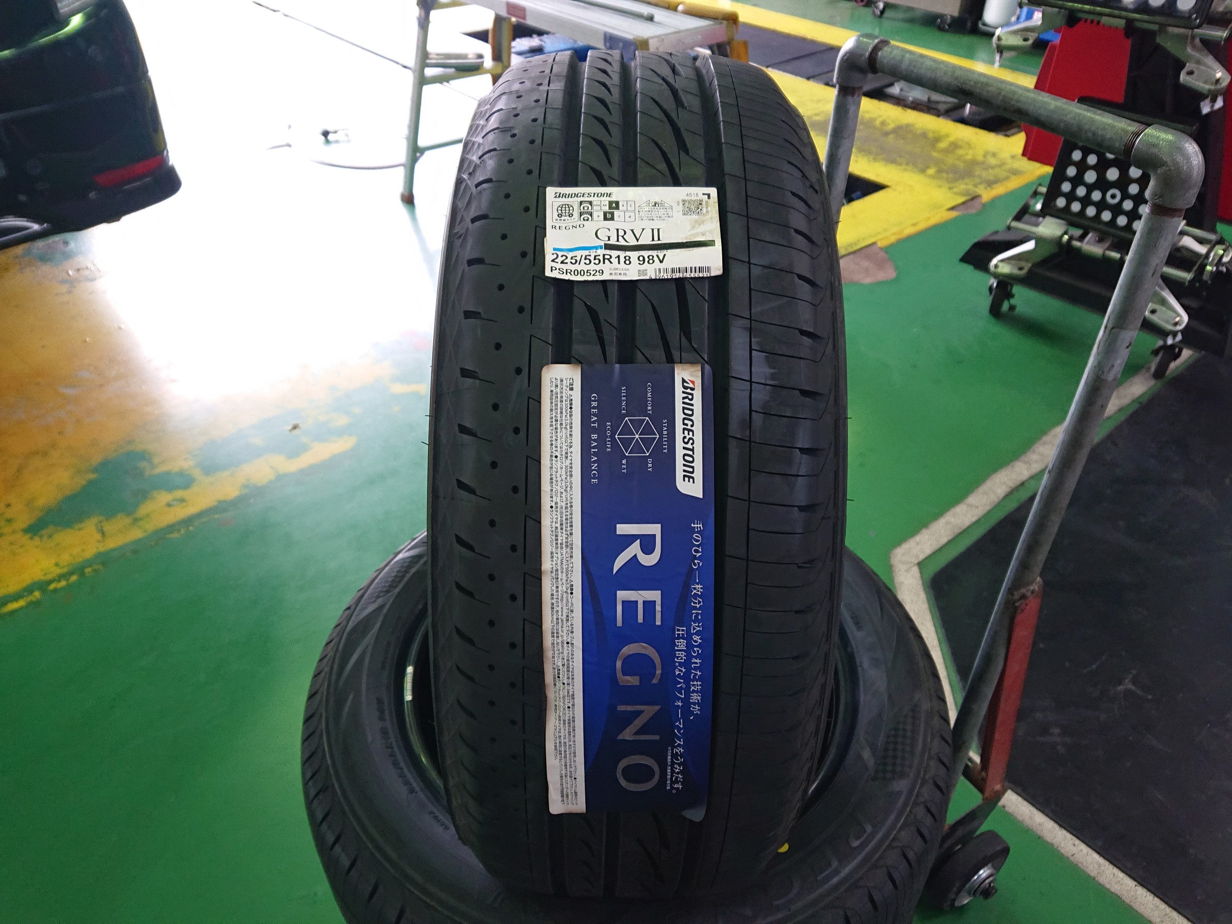 日産 エルグランド Ｅ５２ タイヤ交換作業！ | 日産 エルグランド