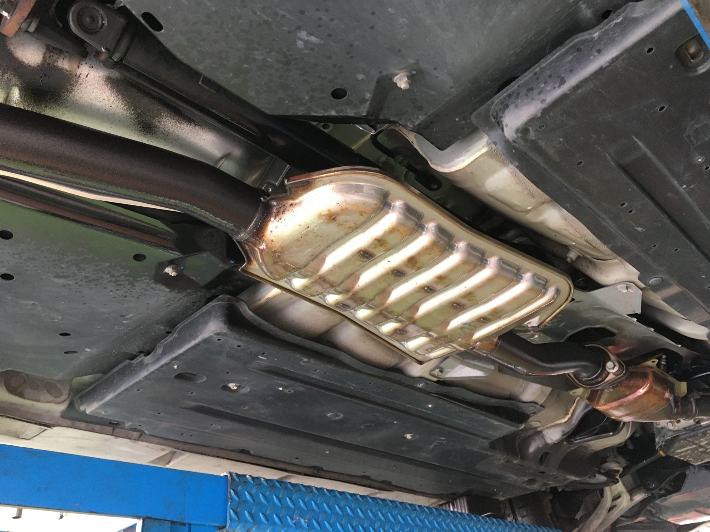 スバル インプレッサ マフラー防錆施工 スバル インプレッサ その他 防錆施工 下廻り全体 マフラー部分 サービス事例 タイヤ館 倉吉 タイヤからはじまる トータルカーメンテナンス タイヤ館グループ