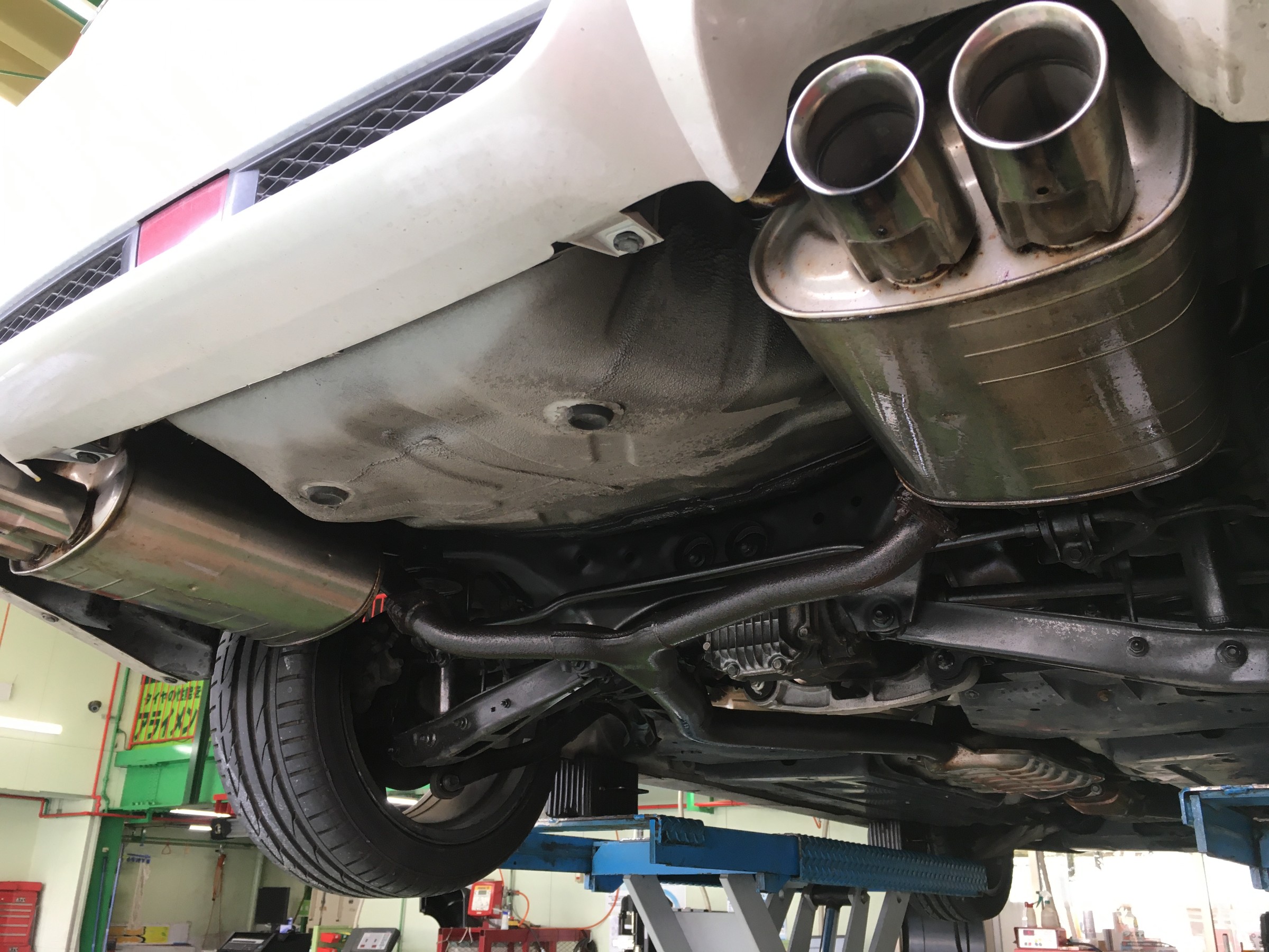 スバル インプレッサ マフラー防錆施工 スバル インプレッサ その他 防錆施工 下廻り全体 マフラー部分 サービス事例 タイヤ館 倉吉 タイヤからはじまる トータルカーメンテナンス タイヤ館グループ