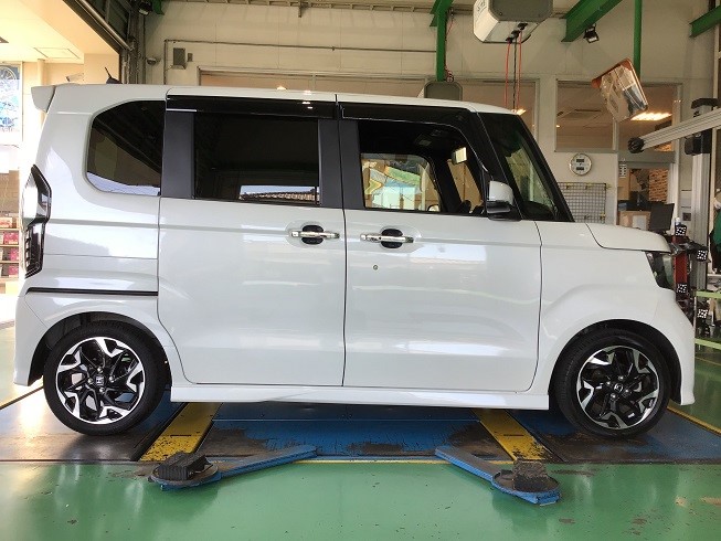ホンダ N-BOXカスタム（JF3) POTENZA RE004 165/50R16タイヤ交換