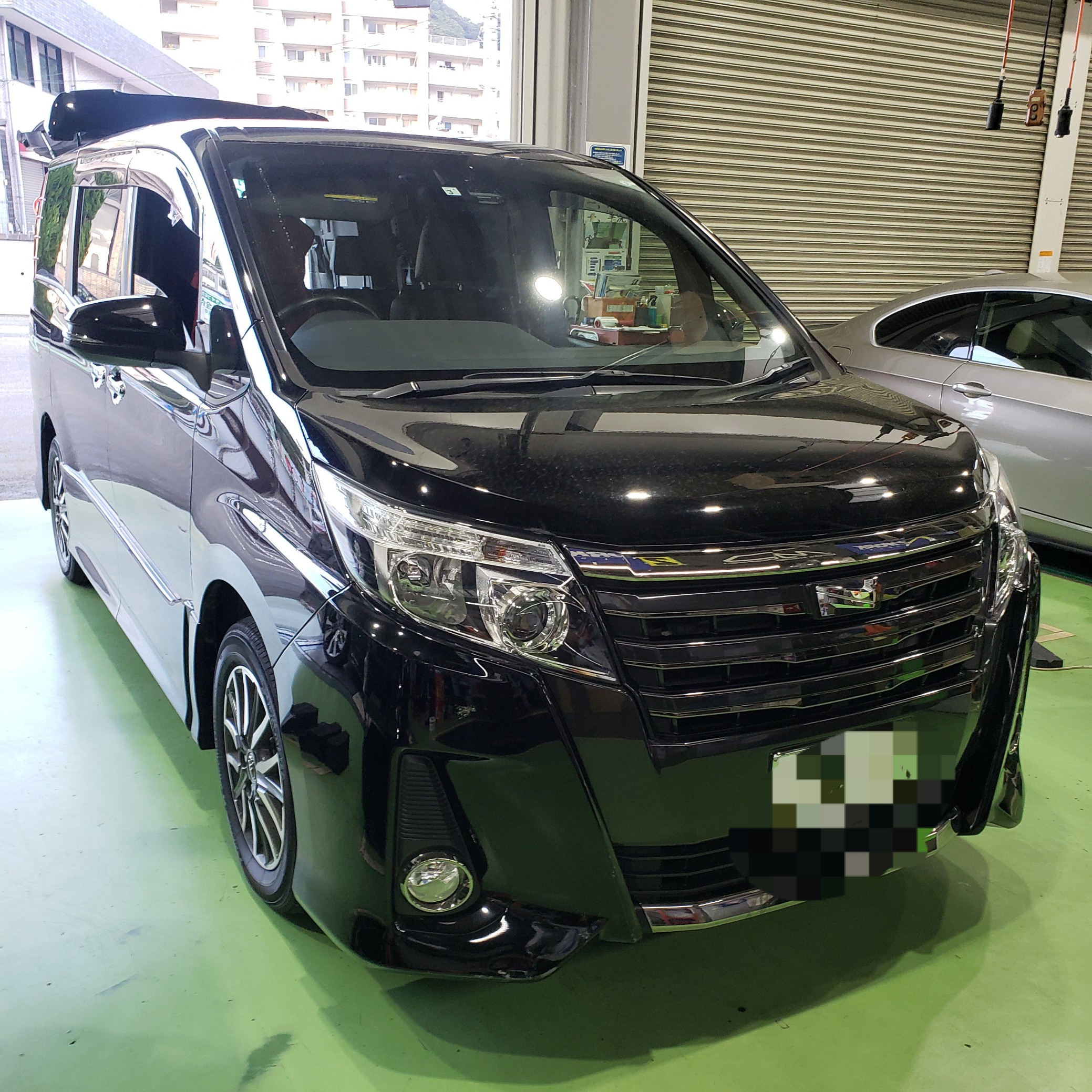 トヨタ ノア ドライブレコーダー取付しました 技術サービス施工事例 タイヤ館 福岡東 タイヤからはじまる トータルカーメンテナンス タイヤ館グループ