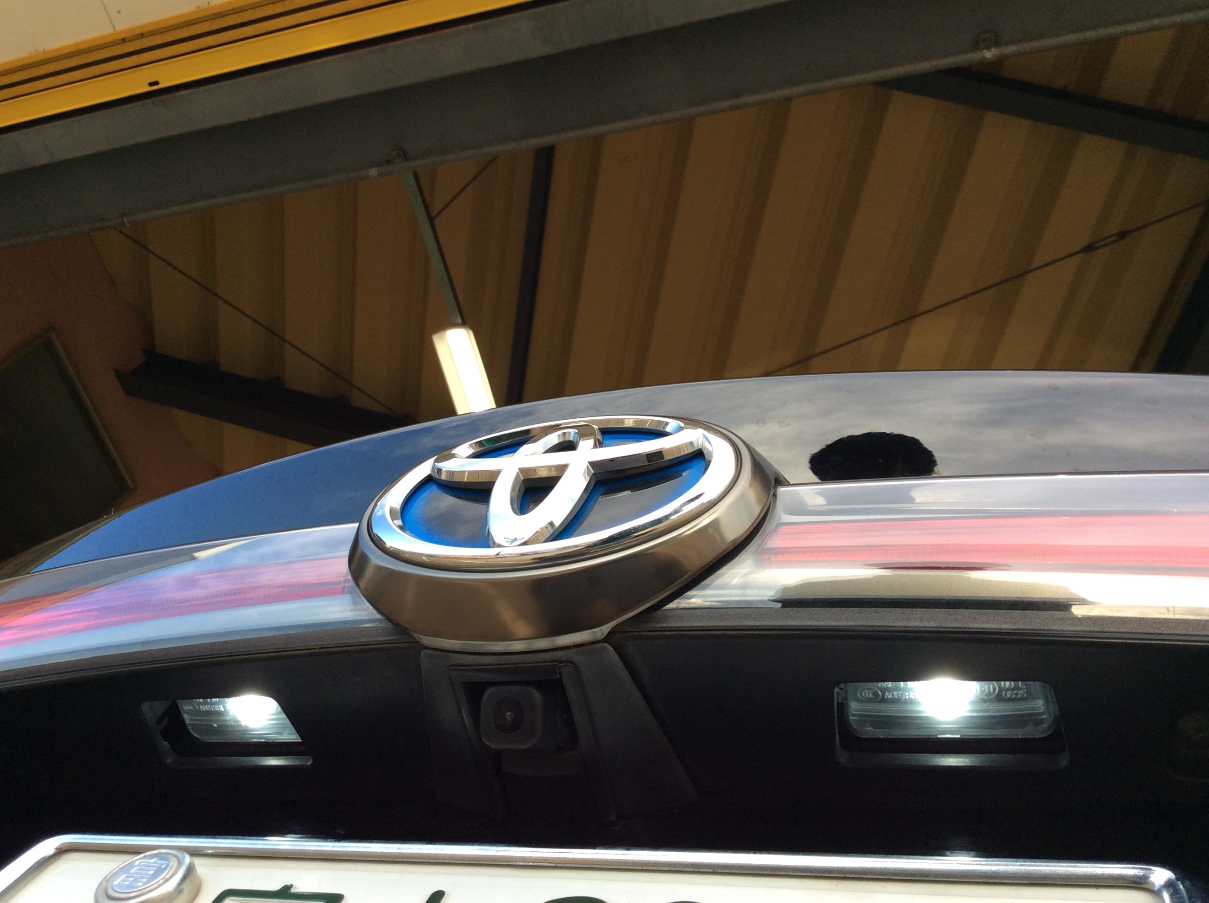 Sai Akz10 ナンバー灯交換 トヨタ Sai メンテナンス商品 パーツ取付 各種用品取付 サービス事例 タイヤ館 ファボーレ富山 タイヤからはじまる トータルカーメンテナンス タイヤ館グループ