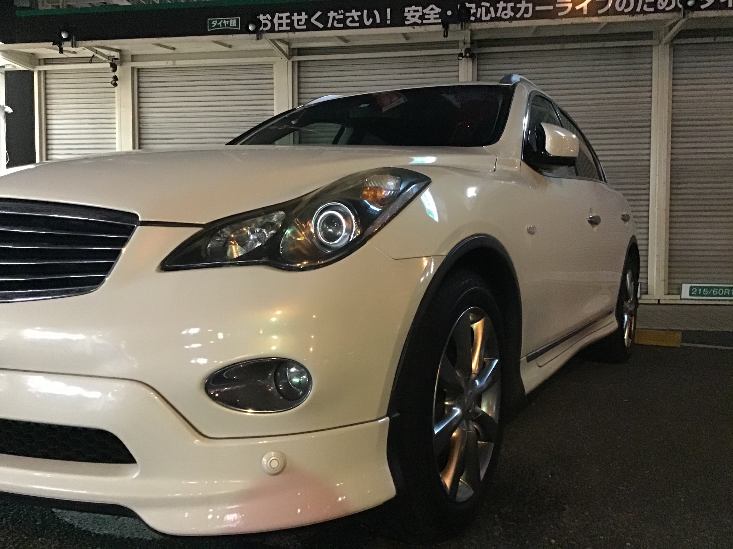 スカイラインクロスオーバー パンク修理 日産 スカイラインクロスオーバー スタッフ日記 タイヤ館 池上 東京都のタイヤ カー用品ショップ タイヤからはじまる トータルカーメンテナンス タイヤ館グループ
