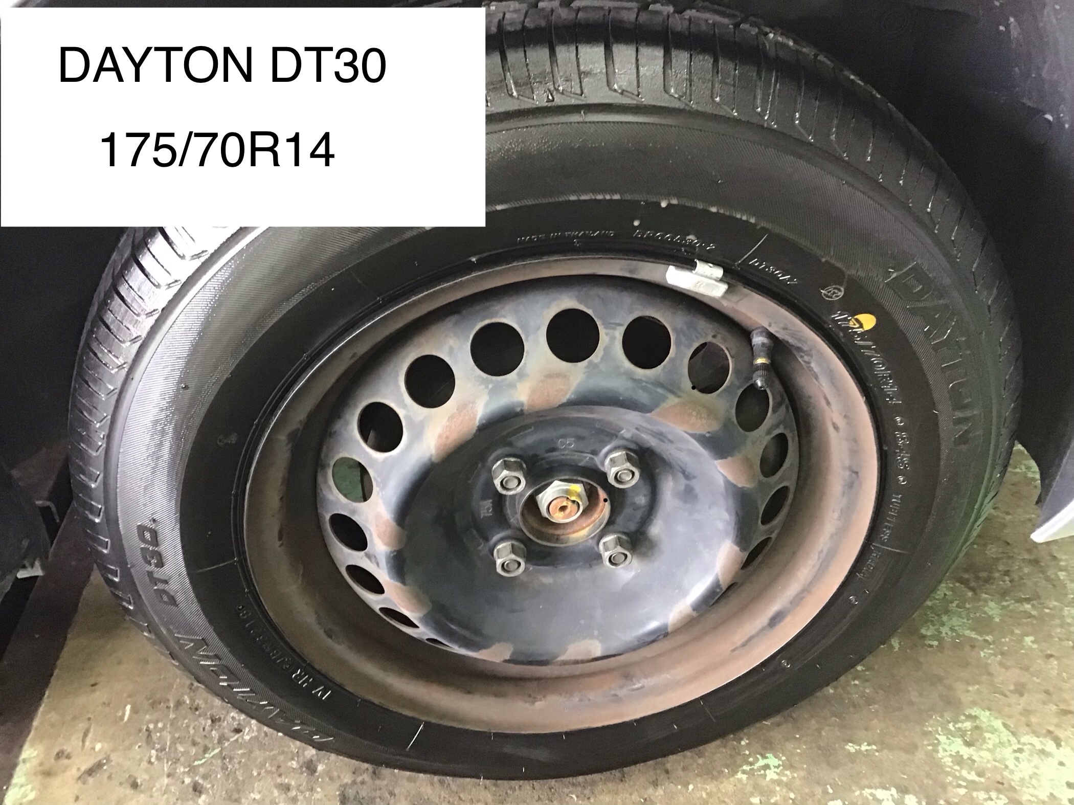 Honda Fit タイヤ交換作業 Dayton Dt30 ホンダ フィット タイヤ タイヤ ホイール関連 タイヤ ホイール交換 日立大みか店作業事例 タイヤ館 日立 大みか 茨城県のタイヤ カー用品ショップ タイヤからはじまる トータルカーメンテナンス タイヤ館グループ