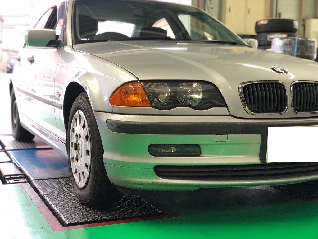 BMW ホイールカバー交換 | BMW 3シリーズ ホイール タイヤ・ホイール関連 > タイヤ・ホイール交換 | サービス事例 | タイヤ館 瀬谷 |  神奈川県のタイヤ、カー用品ショップ タイヤからはじまる、トータルカーメンテナンス タイヤ館グループ