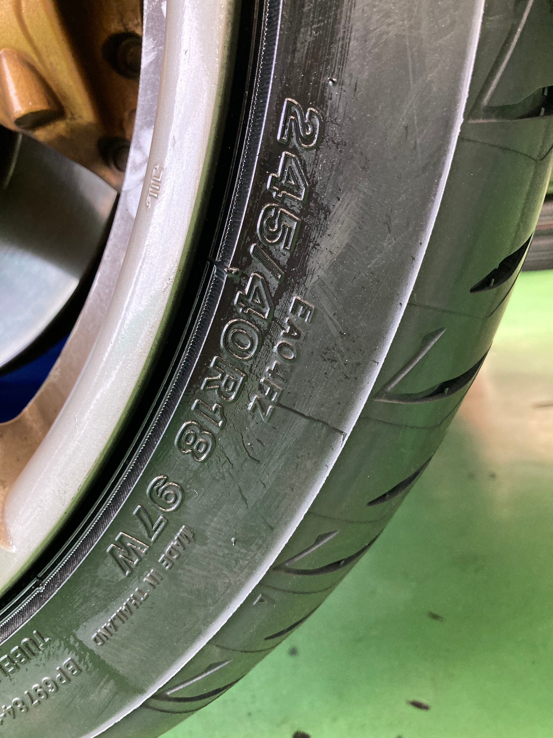 日産・スカイラインGT-R・BNR34】ポテンザにタイヤ交換＆ミッション