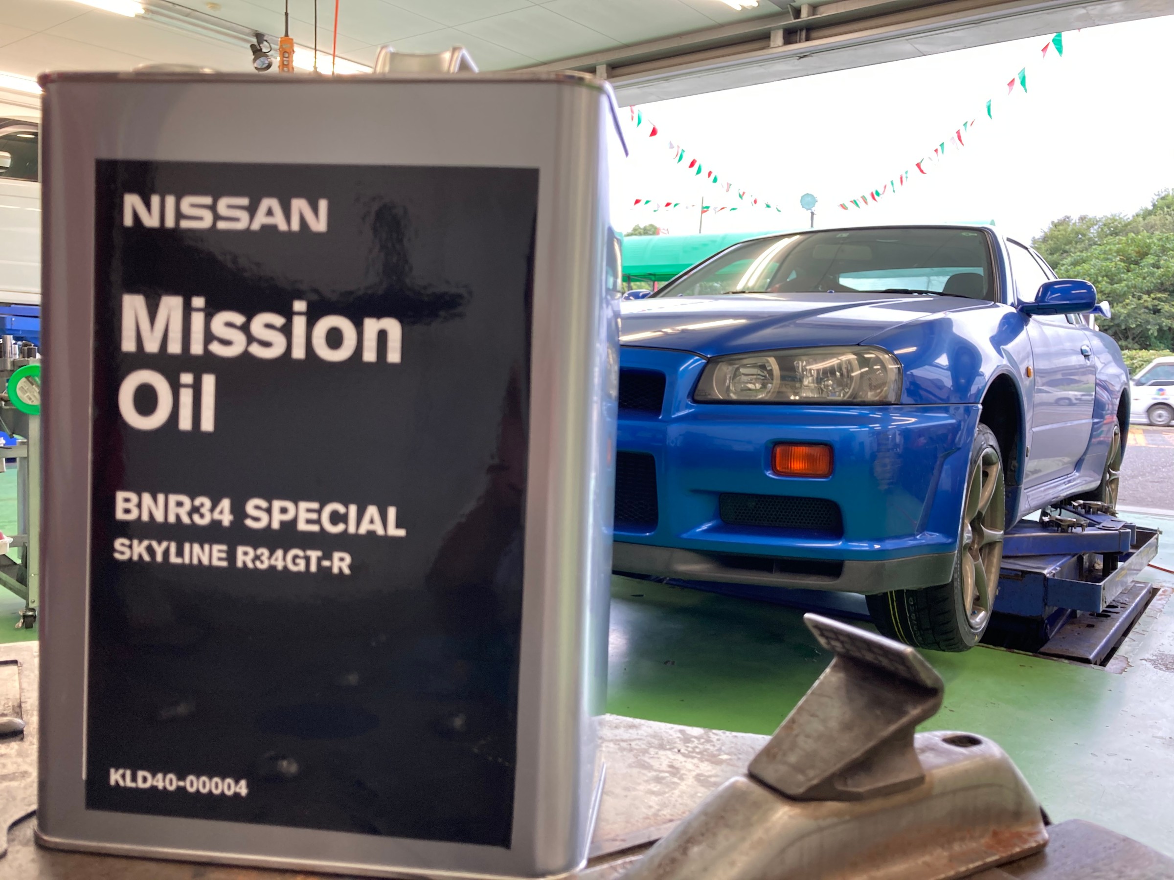 日産 スカイラインgt R Bnr34 ポテンザにタイヤ交換 ミッションオイルも 日産 スカイラインgt R タイヤ タイヤ ホイール関連 タイヤ ホイール交換 サービス事例 タイヤ館 土浦北インター 茨城県のタイヤ カー用品ショップ タイヤからはじまる