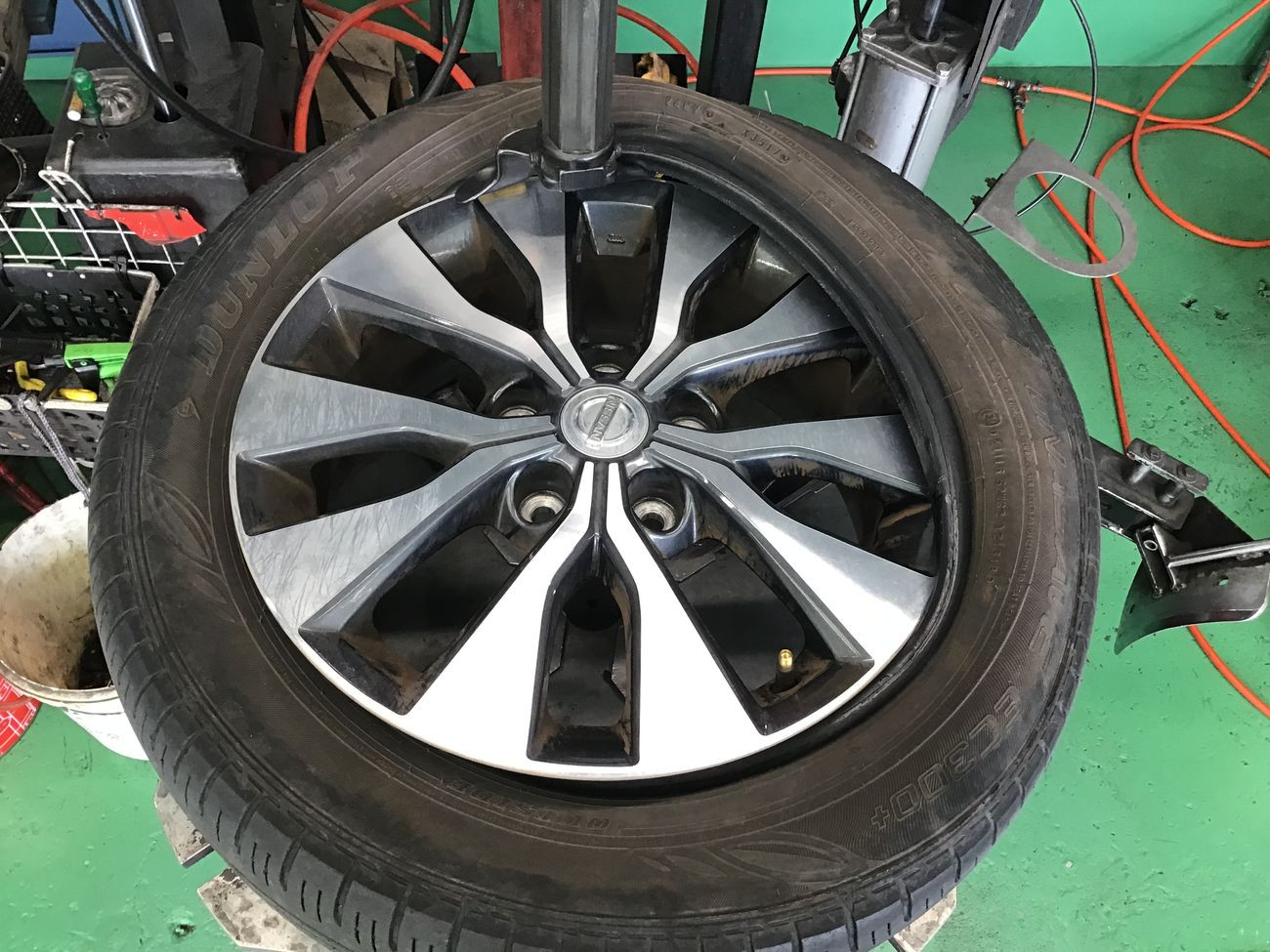 日産「セレナ」C27 タイヤ交換 195/60R16 | 日産 セレナ タイヤ タイヤ