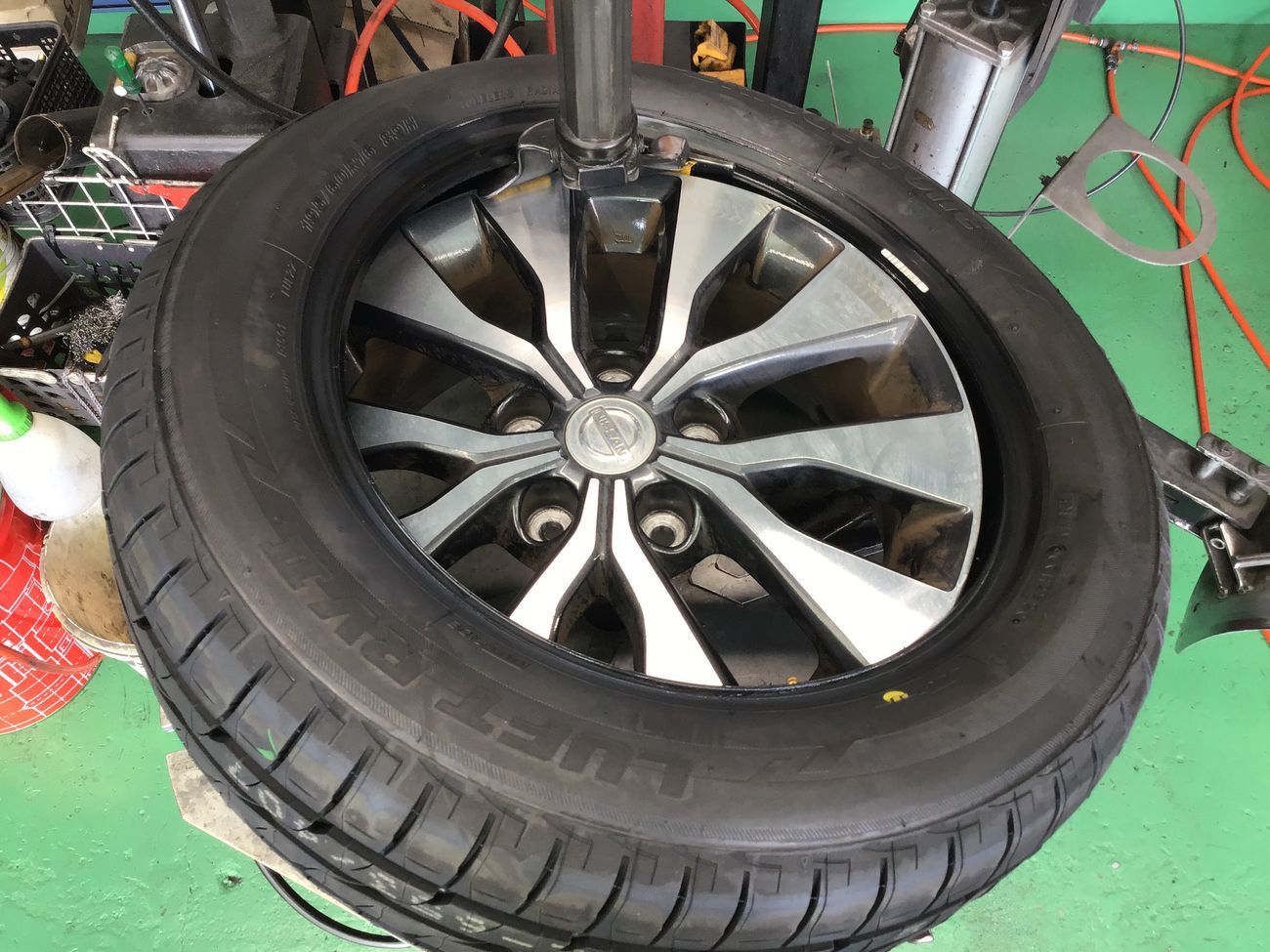 日産「セレナ」C27 タイヤ交換 195/60R16 | 日産 セレナ タイヤ タイヤ