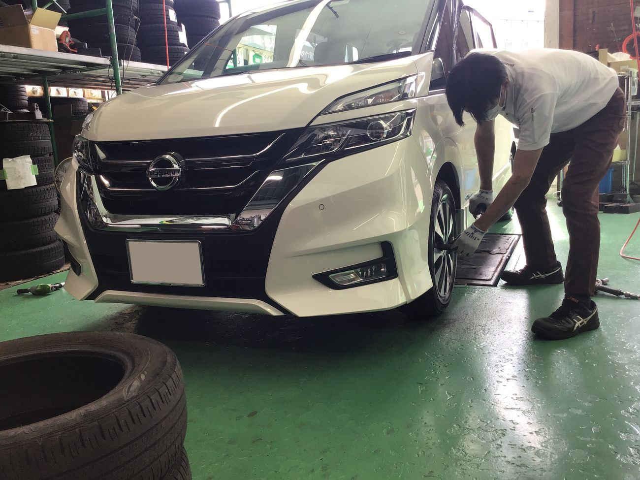 日産「セレナ」C27 タイヤ交換 195/60R16 | 日産 セレナ タイヤ タイヤ