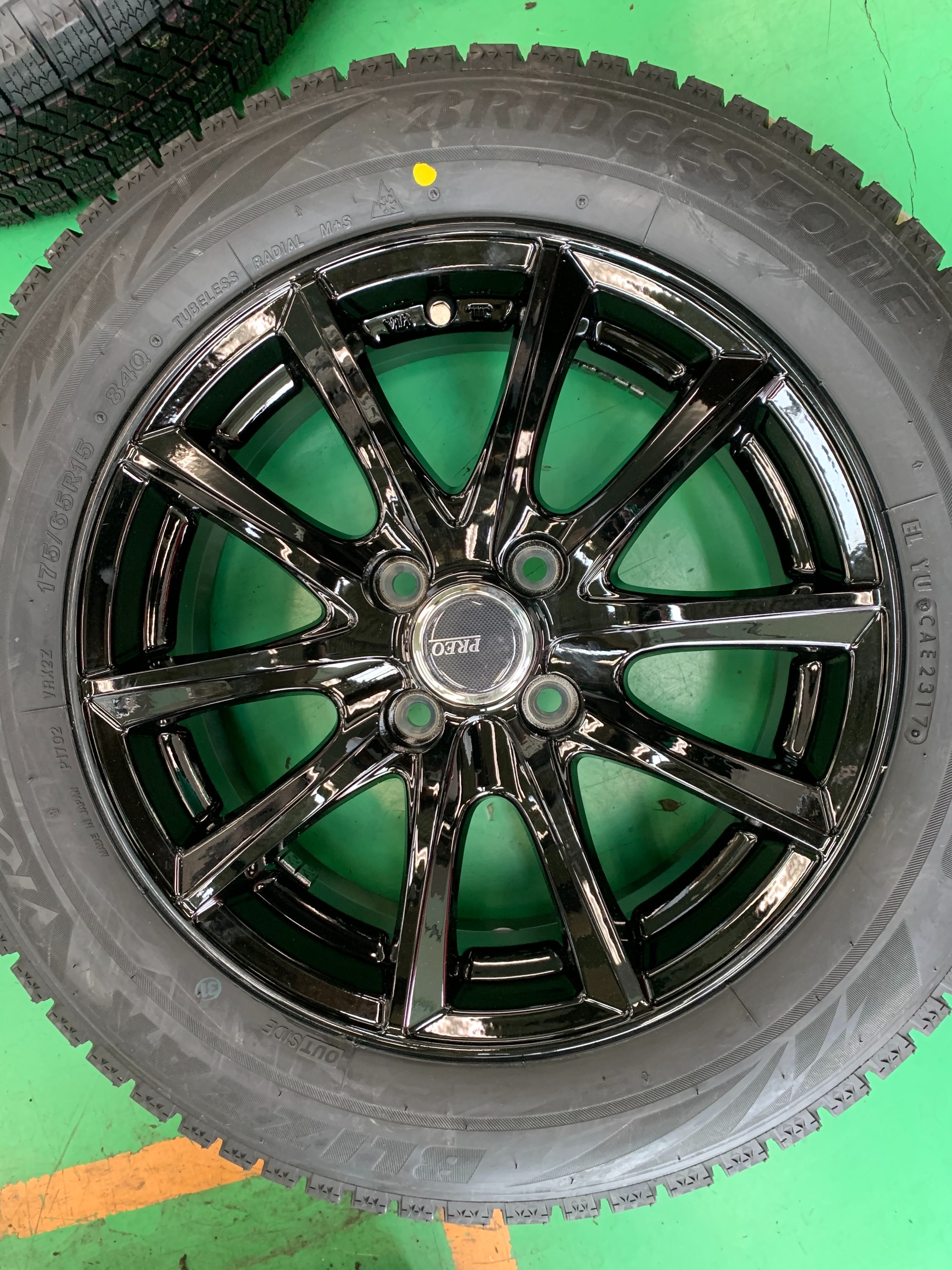 スズキ・スイフト VRX2/PLEO L5のホイールセットで スタッドレスタイヤ