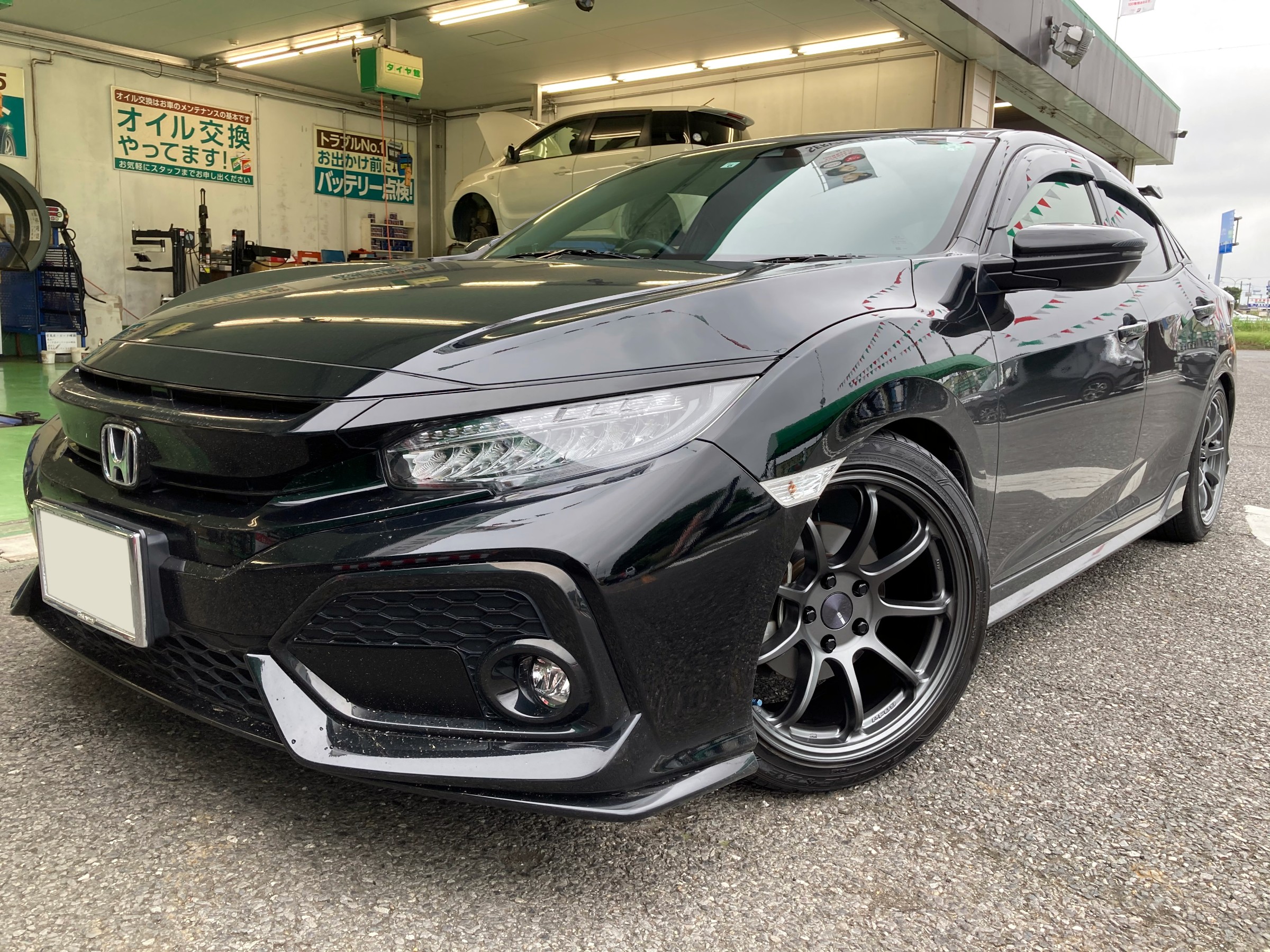 ホンダ シビック Fk7 エンケイの新作ホイール Pf09 を装着しました ホンダ シビック ホイール タイヤ ホイール関連 タイヤ ホイール交換 サービス事例 タイヤ館 土浦北インター 茨城県のタイヤ カー用品ショップ タイヤからはじまる トータルカー