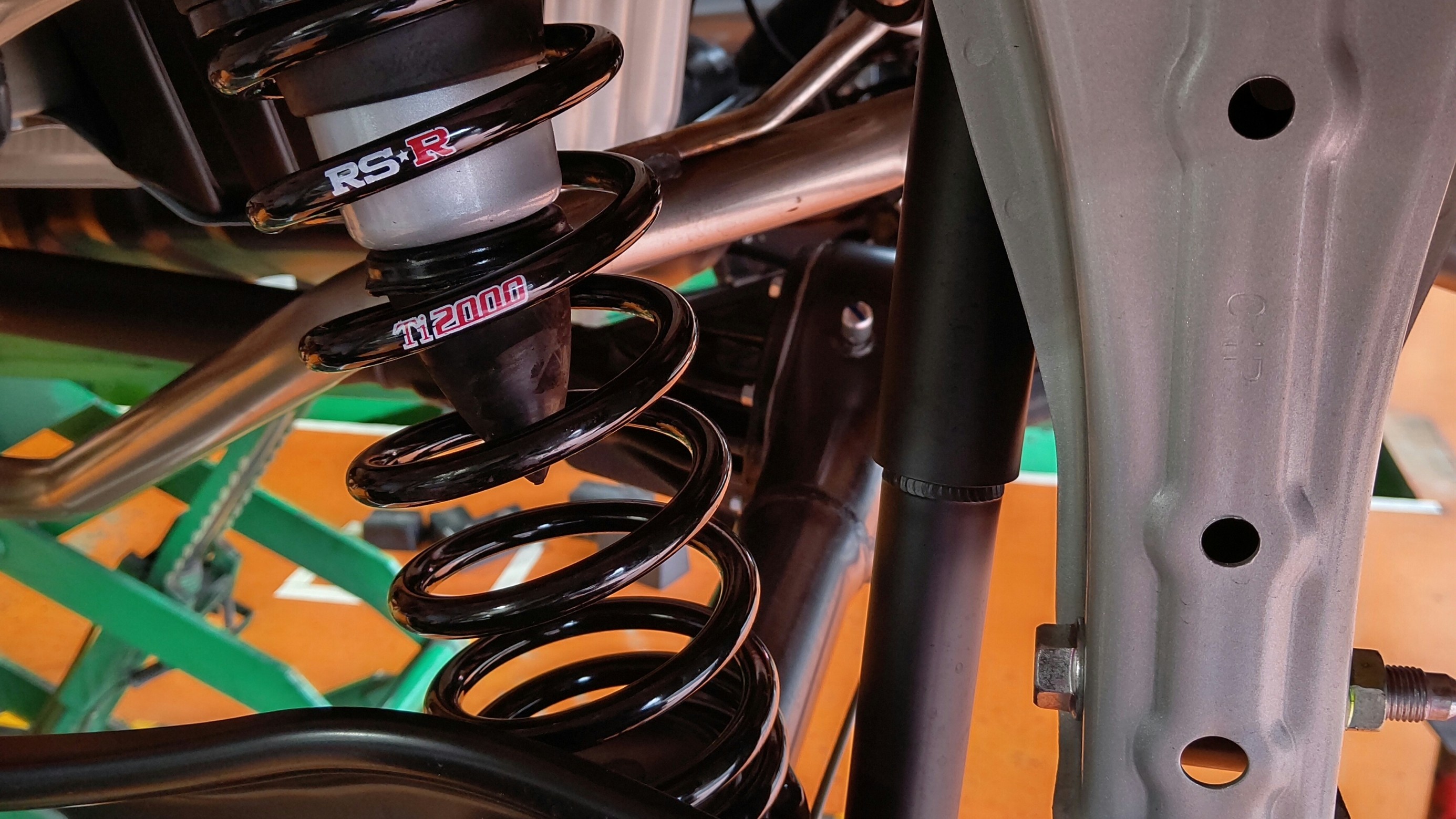 SUZUKI エブリイ DA17Vダウンサス取り付け!! | 店舗おススメ情報