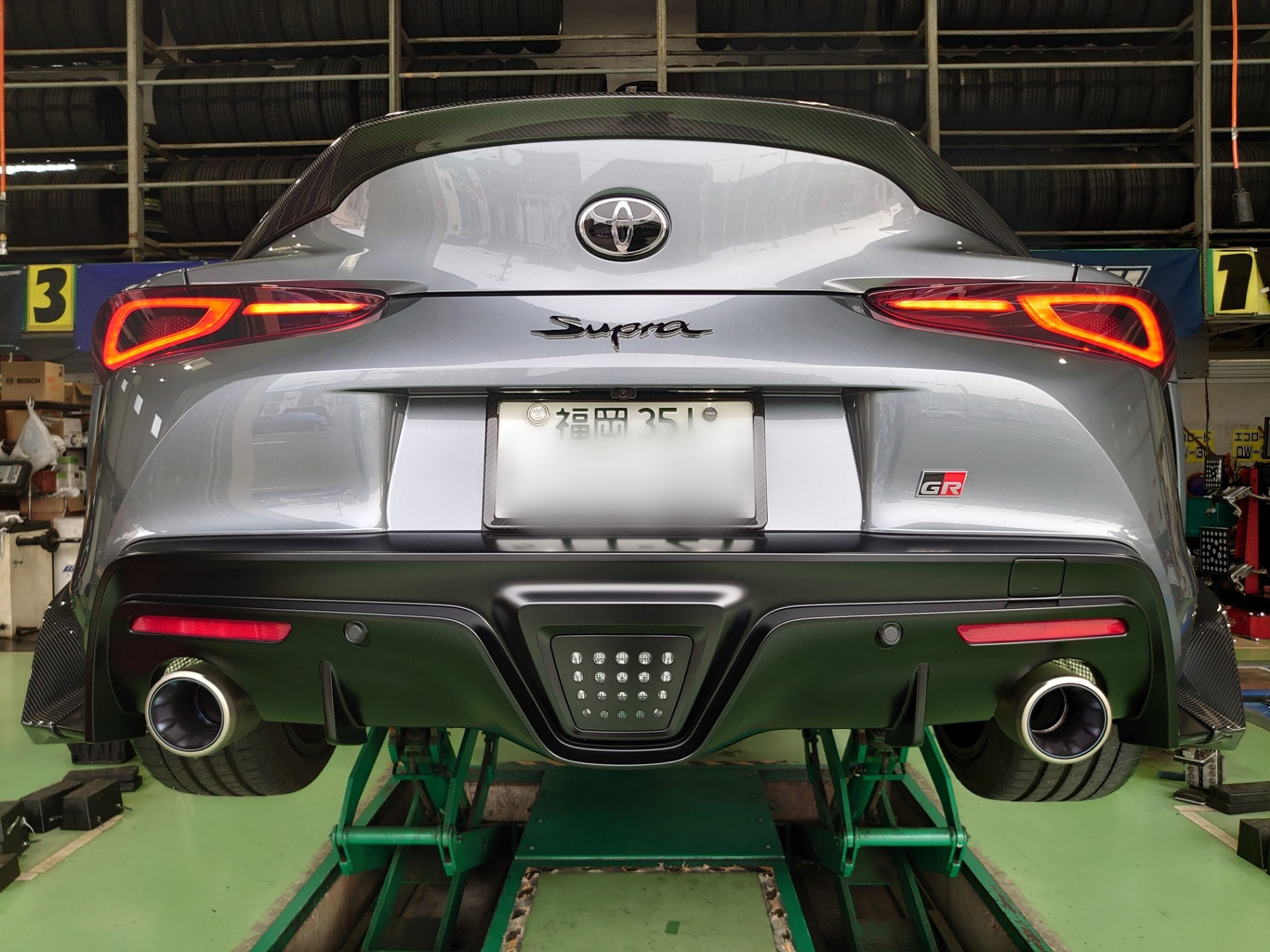 GR Supra の TRD ドライカーボン スポイラー同色に塗装しちゃいました